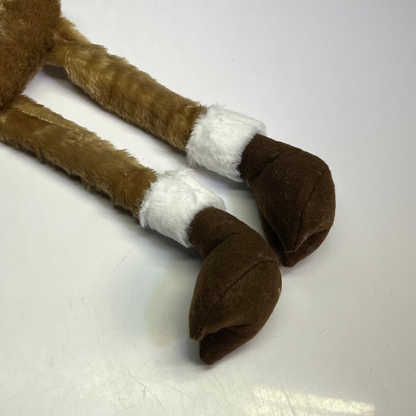 GERSON Plush Holiday Highland Cow Shelf Sitter 24" Light Brown 2801210