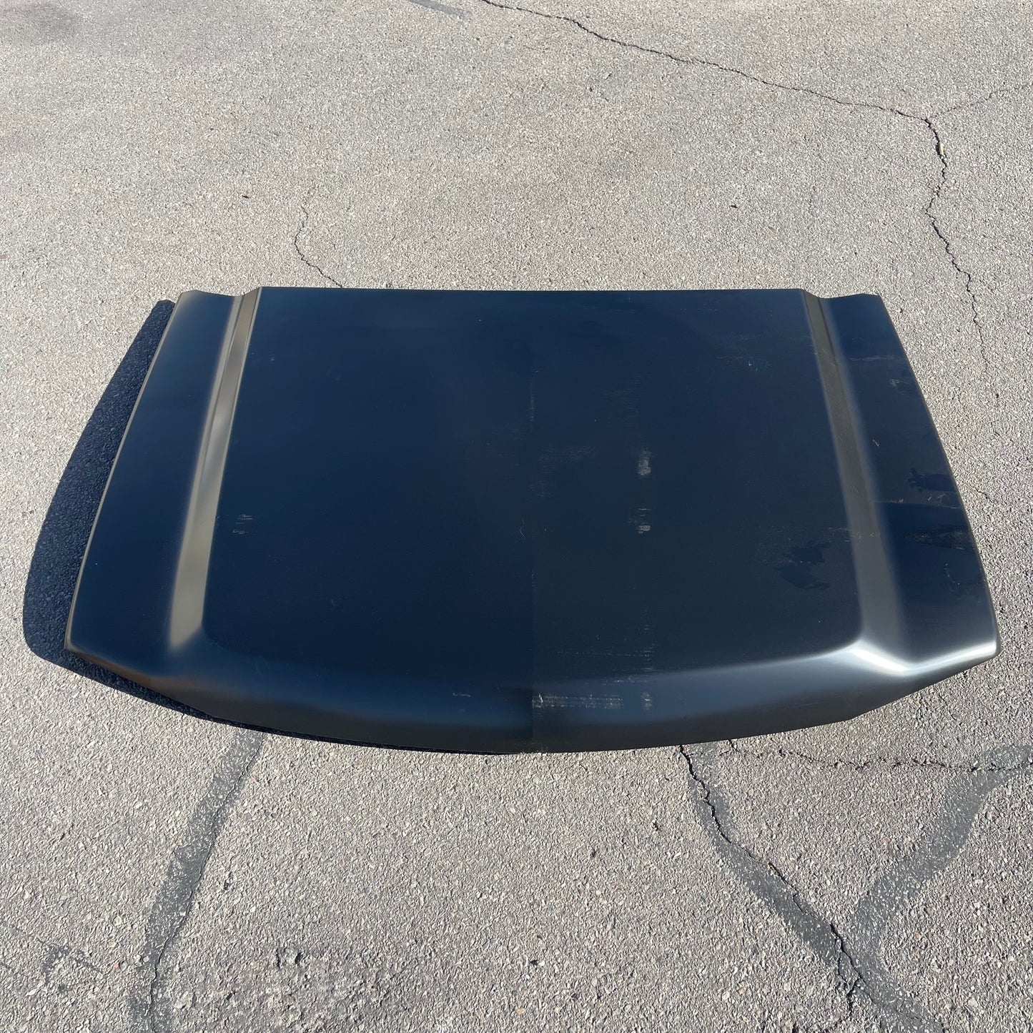 ZA@ Pallet of ORIGINAL EQUIPMENT REPRODUCTION Hood for Chevy Silverado 2005-2007 Black 15295820 (AS-IS)