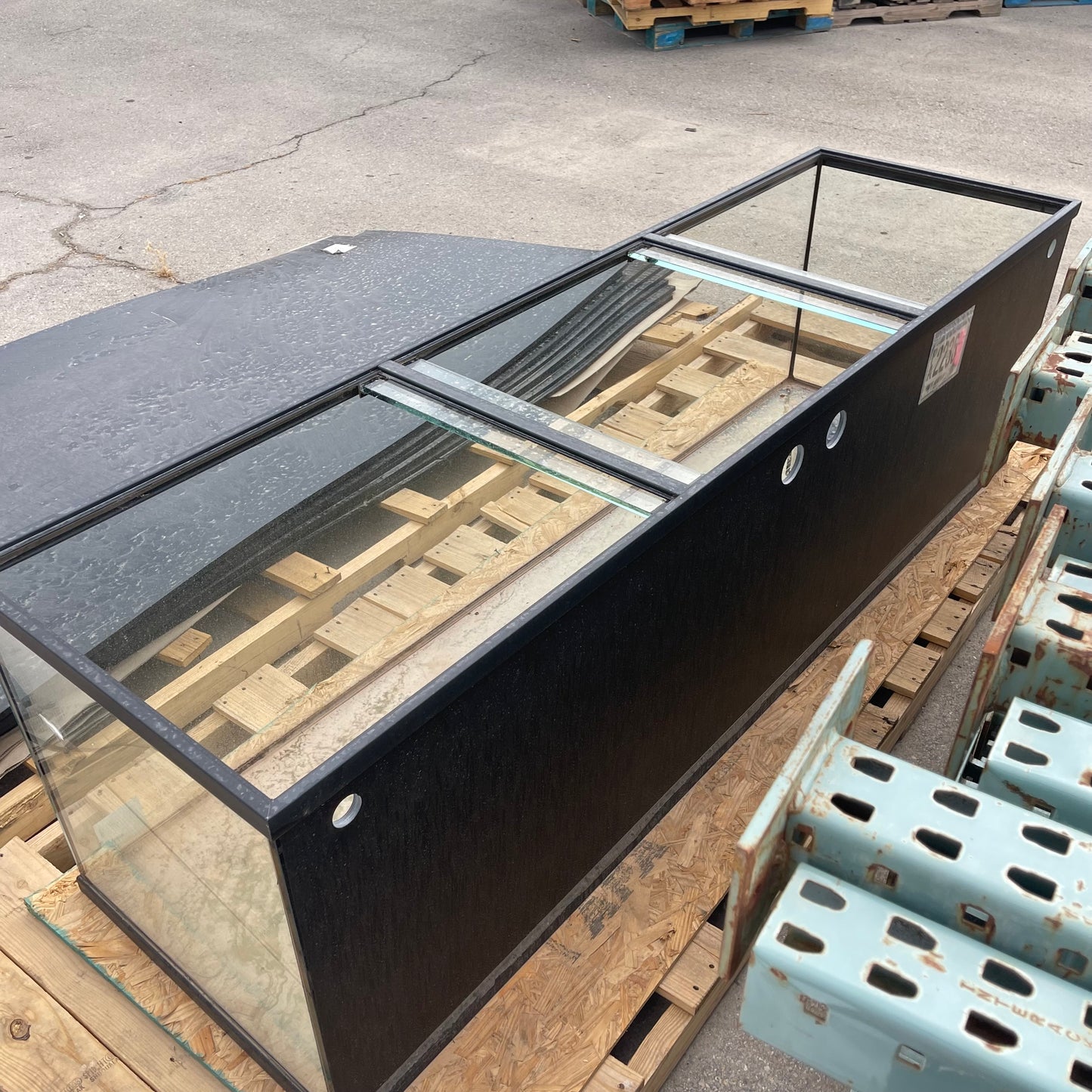 Z@ PLANET AQUARIUMS Water Tank 84"x25"x24" (AS-IS)