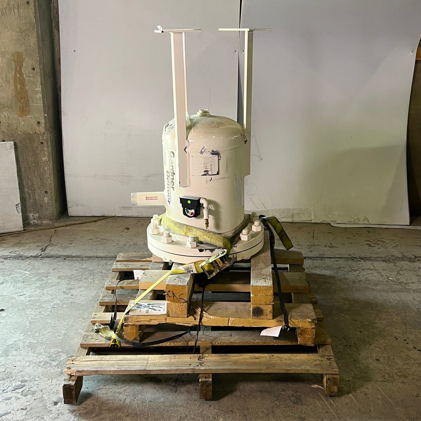 GARDNER DENVER Compressed Air Filter 250psi 3'H White XGME250