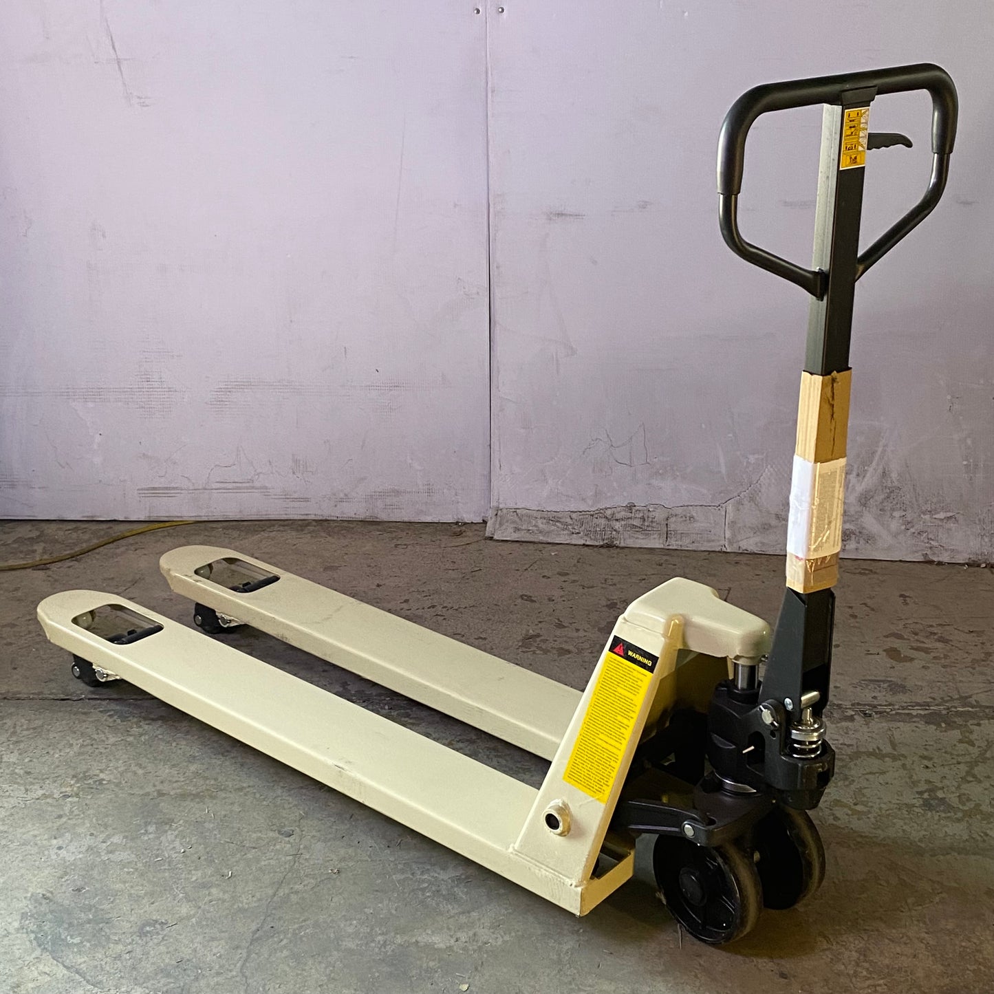 WESCO CP3 Manual Narrow Pallet Jack, 5500 lb. Capacity Sz 18"W x 48"L Forks - Beige 272854