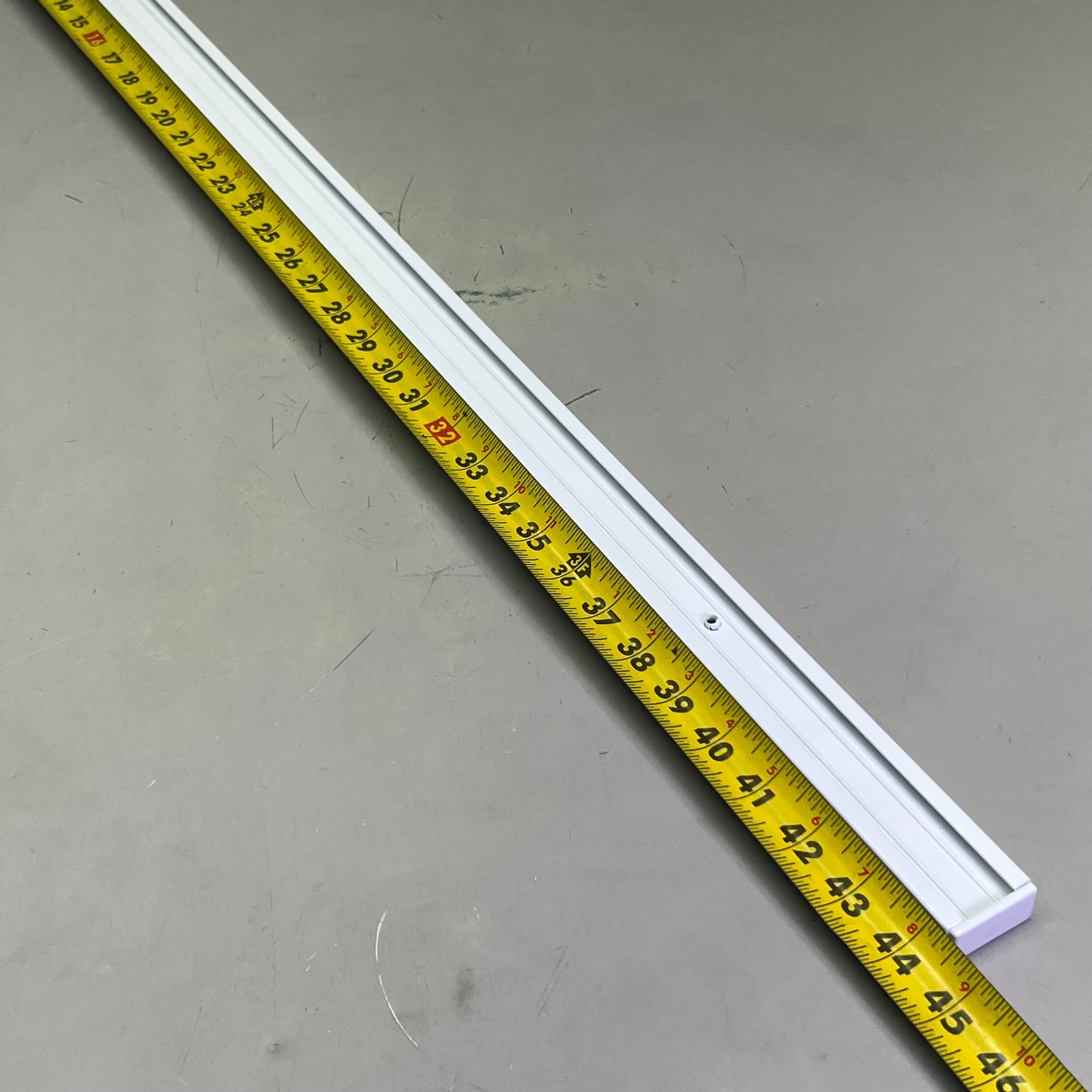 LEVITON Single Circuit Track Lighting Sz  4’, White Finish LT4P