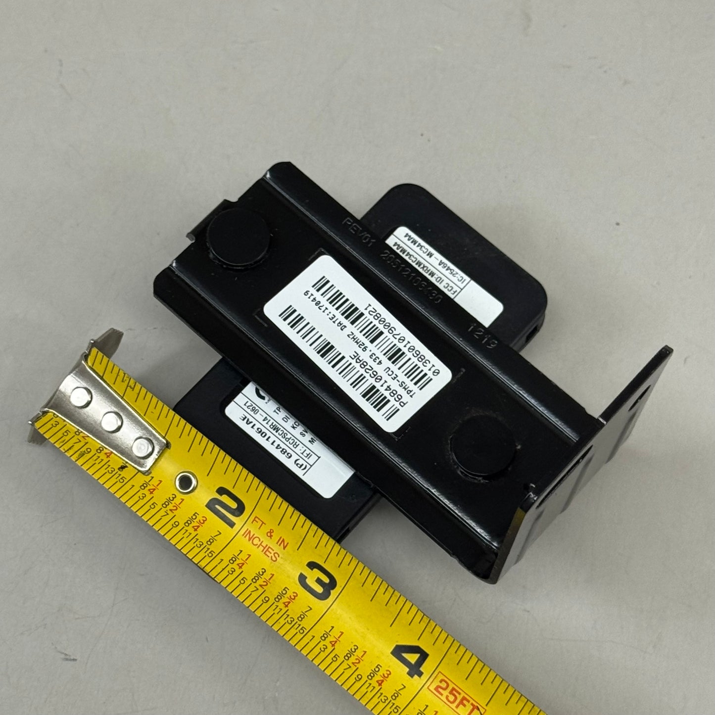 MOPAR Tire Pressure Monitoring Module For Jeep 68410628AE-001 (Distressed Packaging)