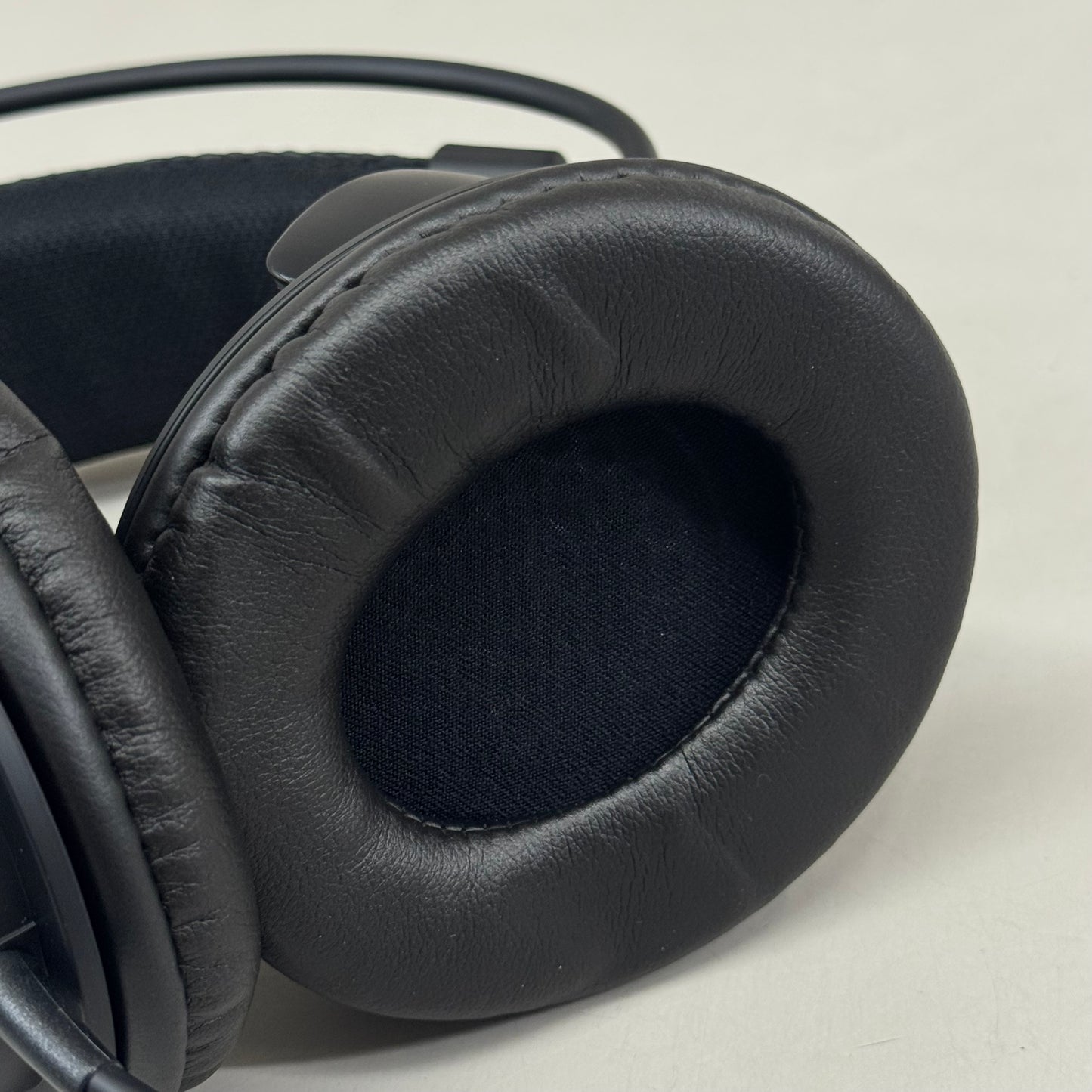 ZA@ AUDIO-TECHNICA Closed-back Stereo Over Ear Cabled Headphones Black ATH-AVC400