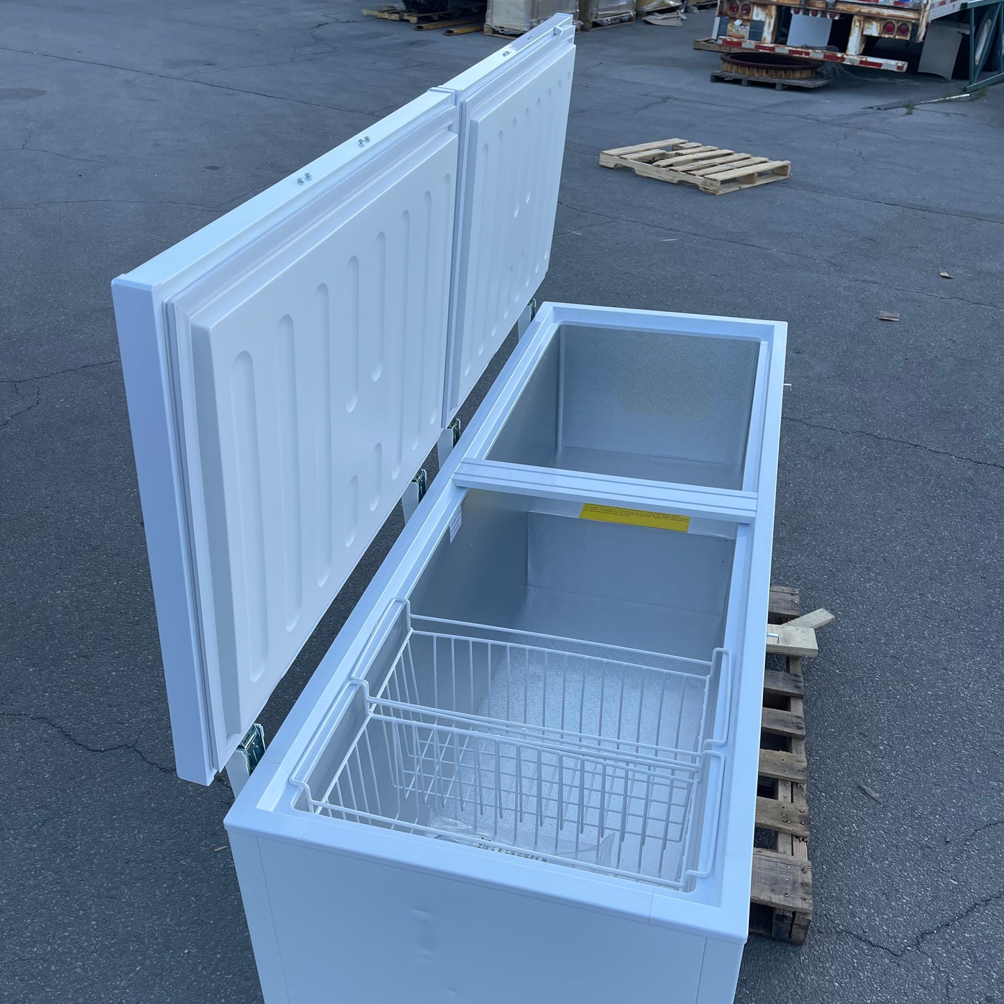 GALAXY Commercial Chest Freezer 78”x32”x27” White 177CF25HC