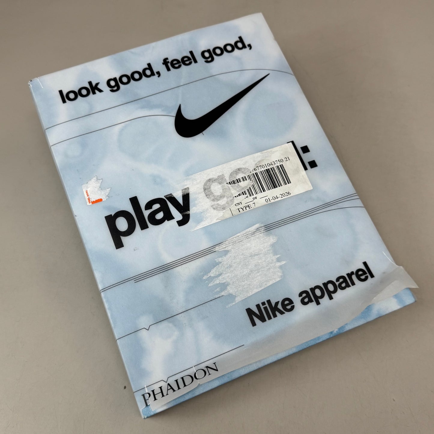 PHAIDON Look Good, Feel Good, Play Good: Nike Apparel Hardcover  Maisie Skidmore  Slytherin (New (Other))