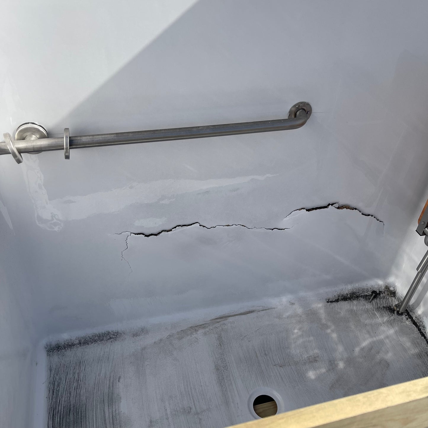 ZA@ Pallet of FIBER CARE BATHS Shower Unit White (Damaged)(B)