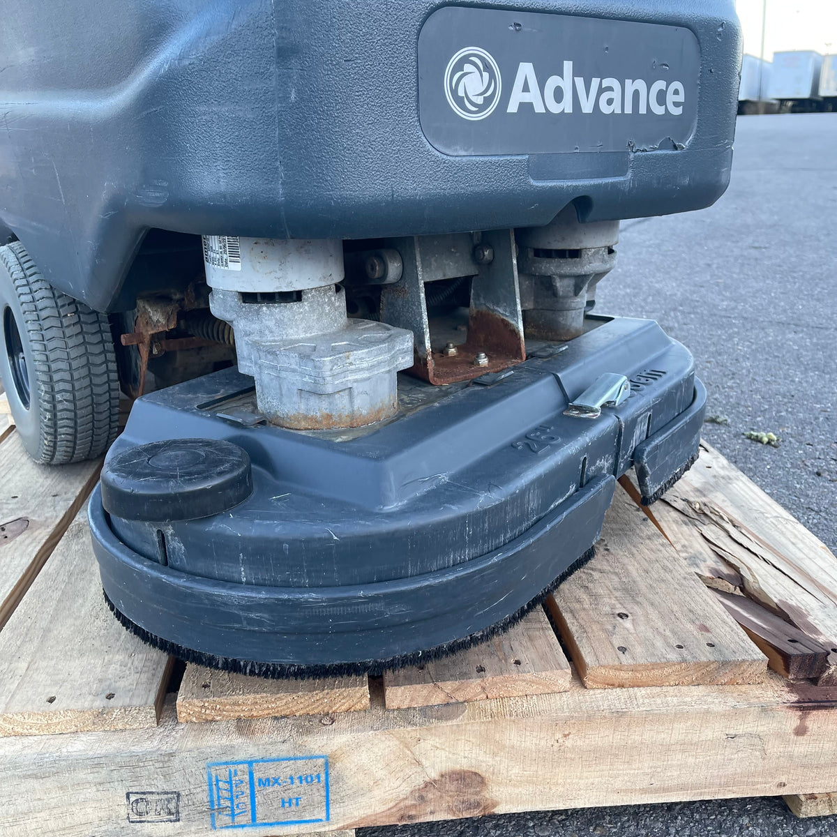 ADVANCE Walk-Behind Commercial Floor Scrubber SC750