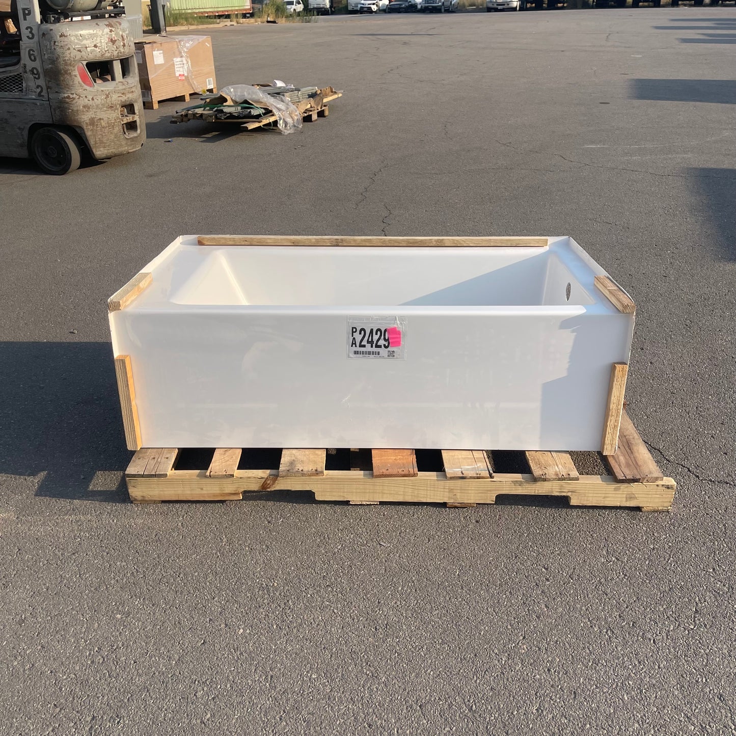 ZA@ Pallet of UNBRANDED Prism Acrylic Alcove Left-hand Bathtub 60” White (AS-IS)