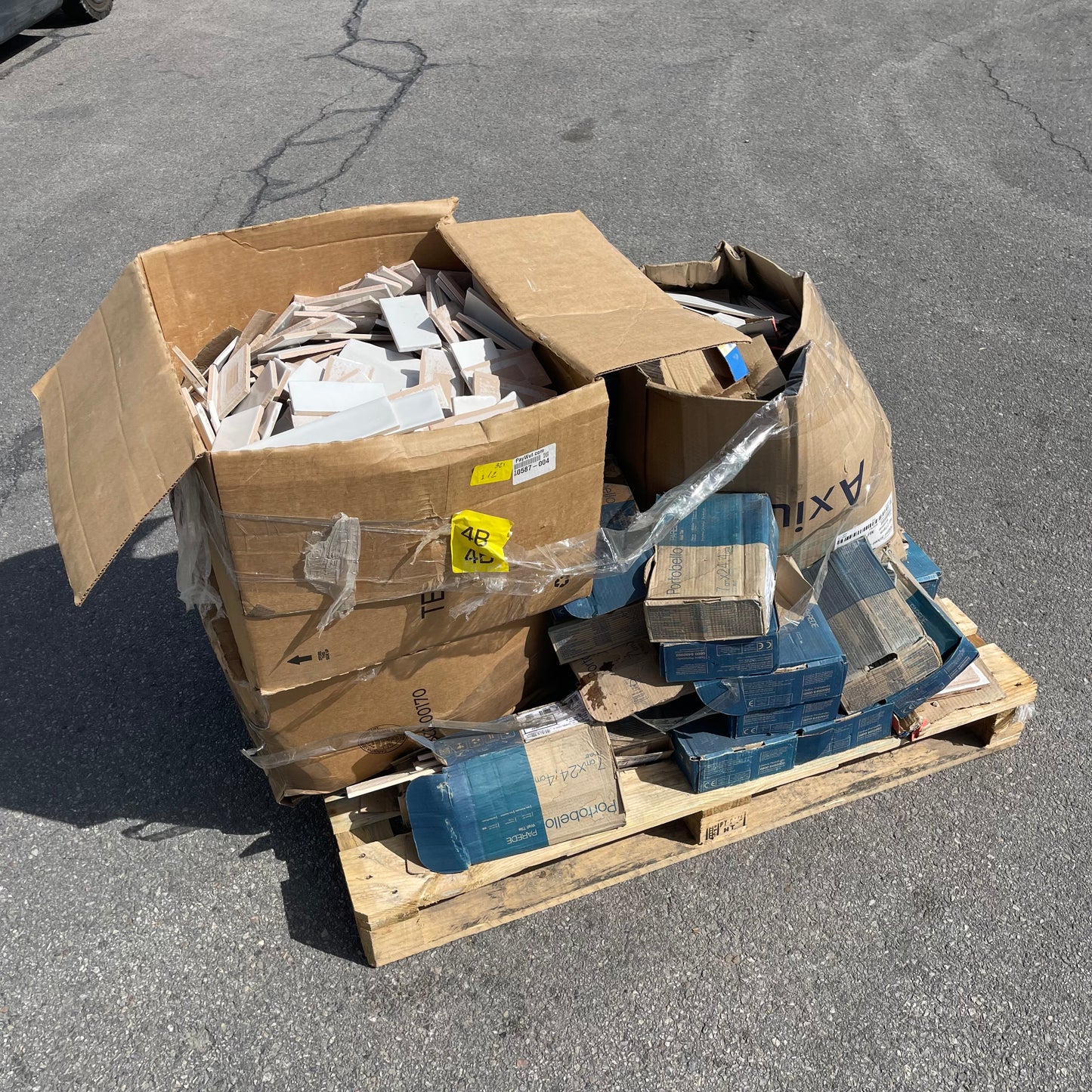 ZA@ Pallet of PORTOBELLO Parede Wall Tiles, White 5”x2.5” & 9.75”x2.75” (AS-IS)