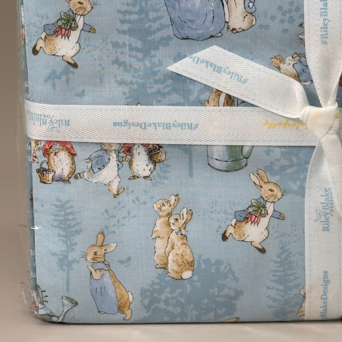 RILEY BLAKE DESIGN The Tale of Peter Rabbit Fabric 6 Cuts of 1 Yd Blue 1Yd14700B