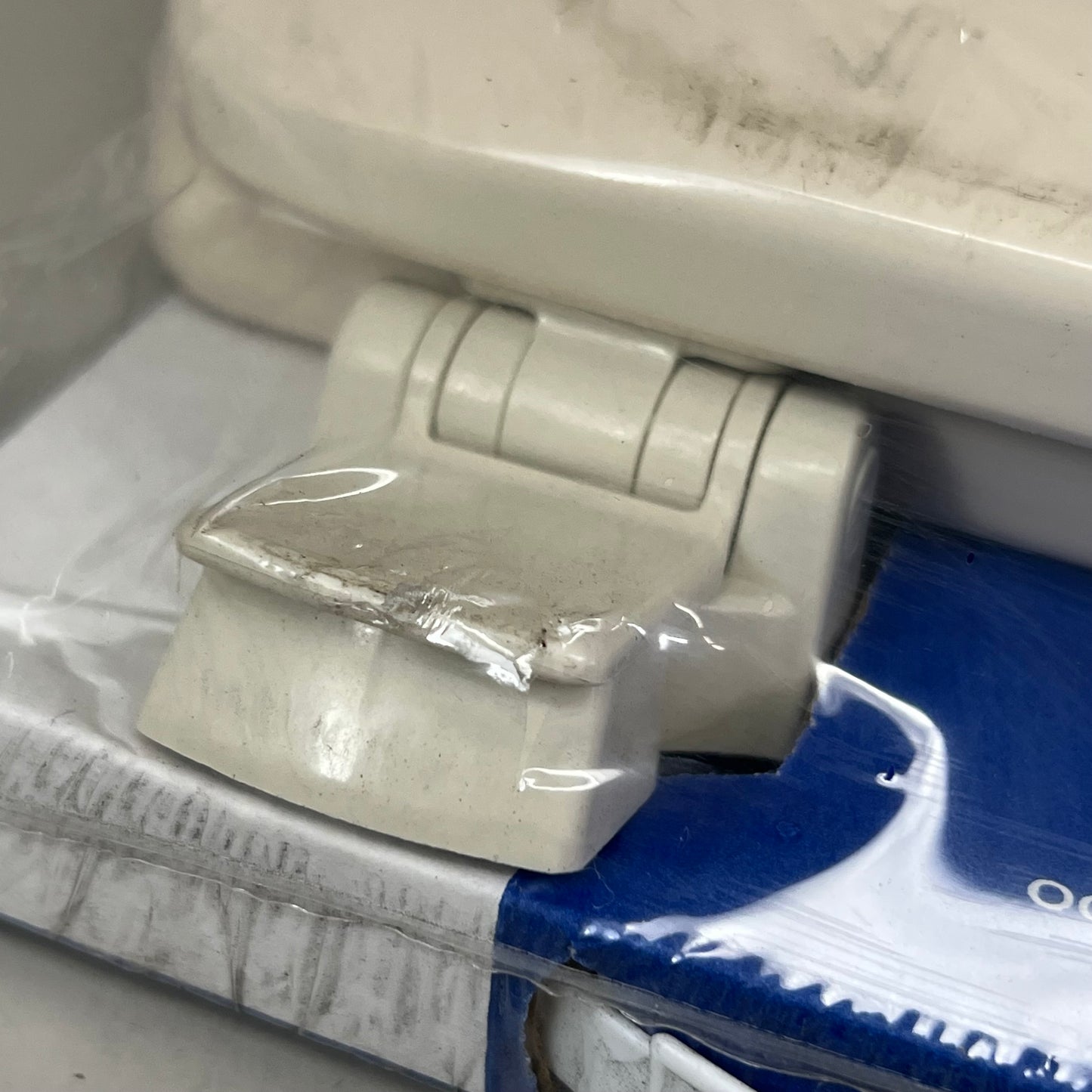 BEMIS Cameron Round Bone Enameled Wood Toilet Seat 17.5" x 14.5" Bone