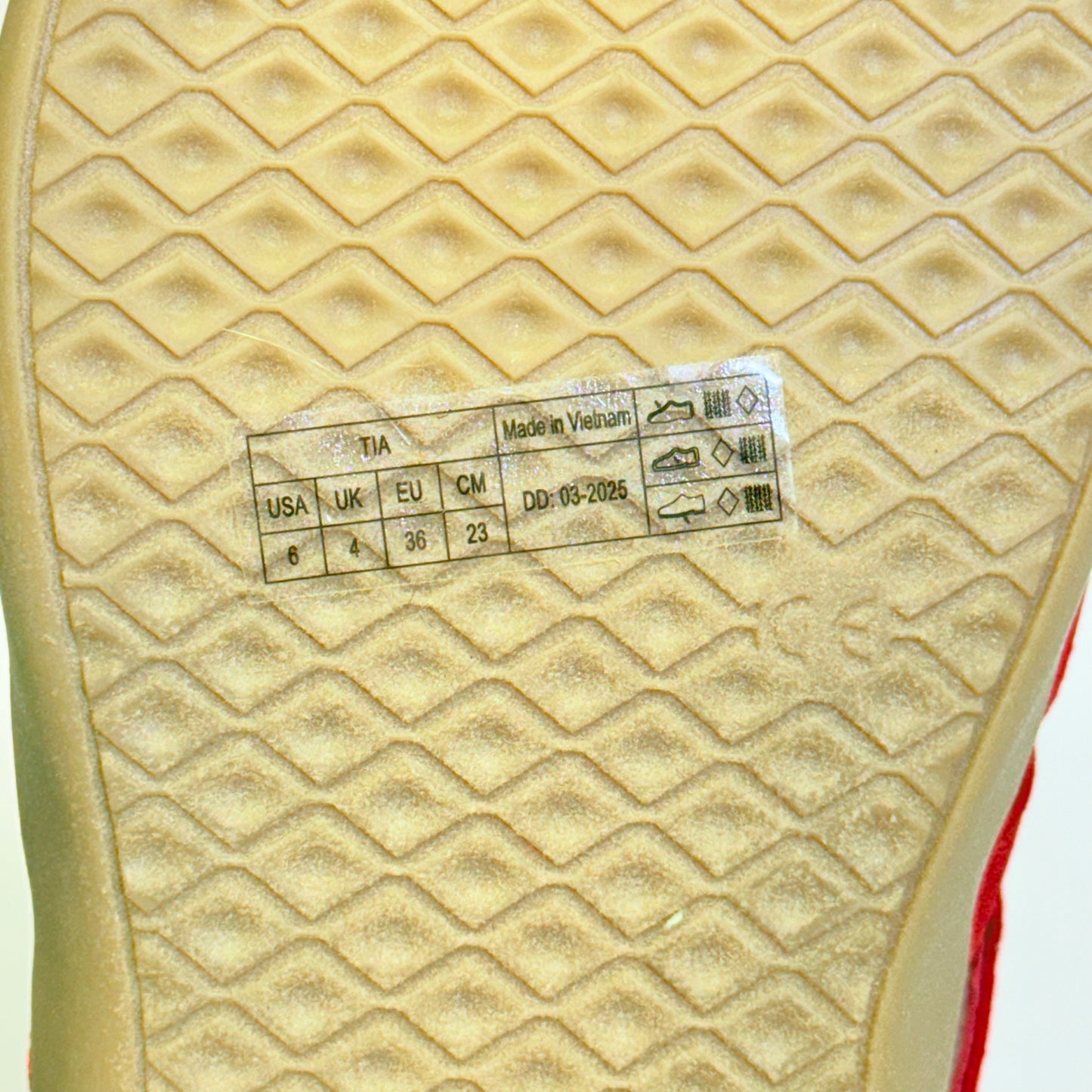 VIONIC Sandals Tia Woven Stretch Gore Thong Sz 6M Color Red New