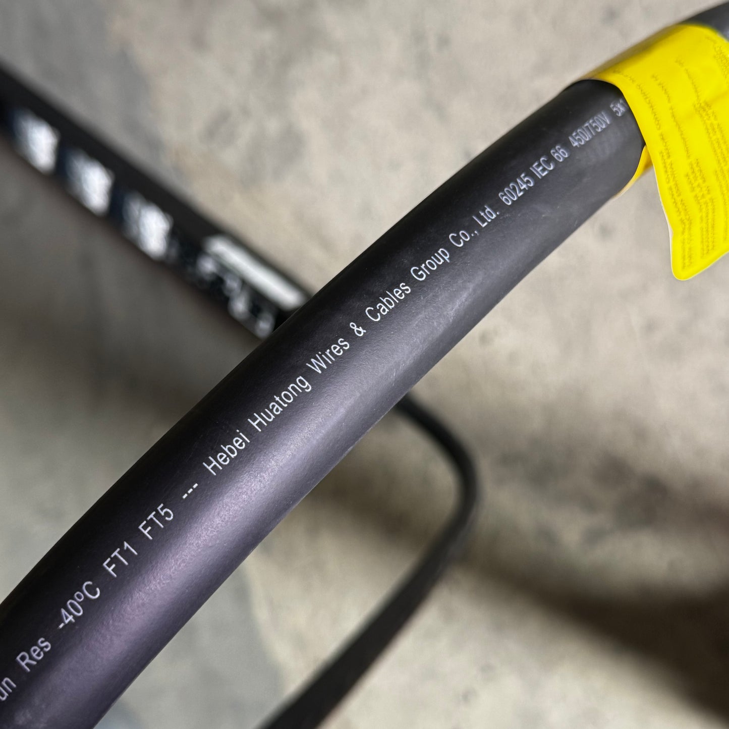 APC Power Distribution Units Input 200-240/346-415VAC  74"L Black SE26048M-0061-C