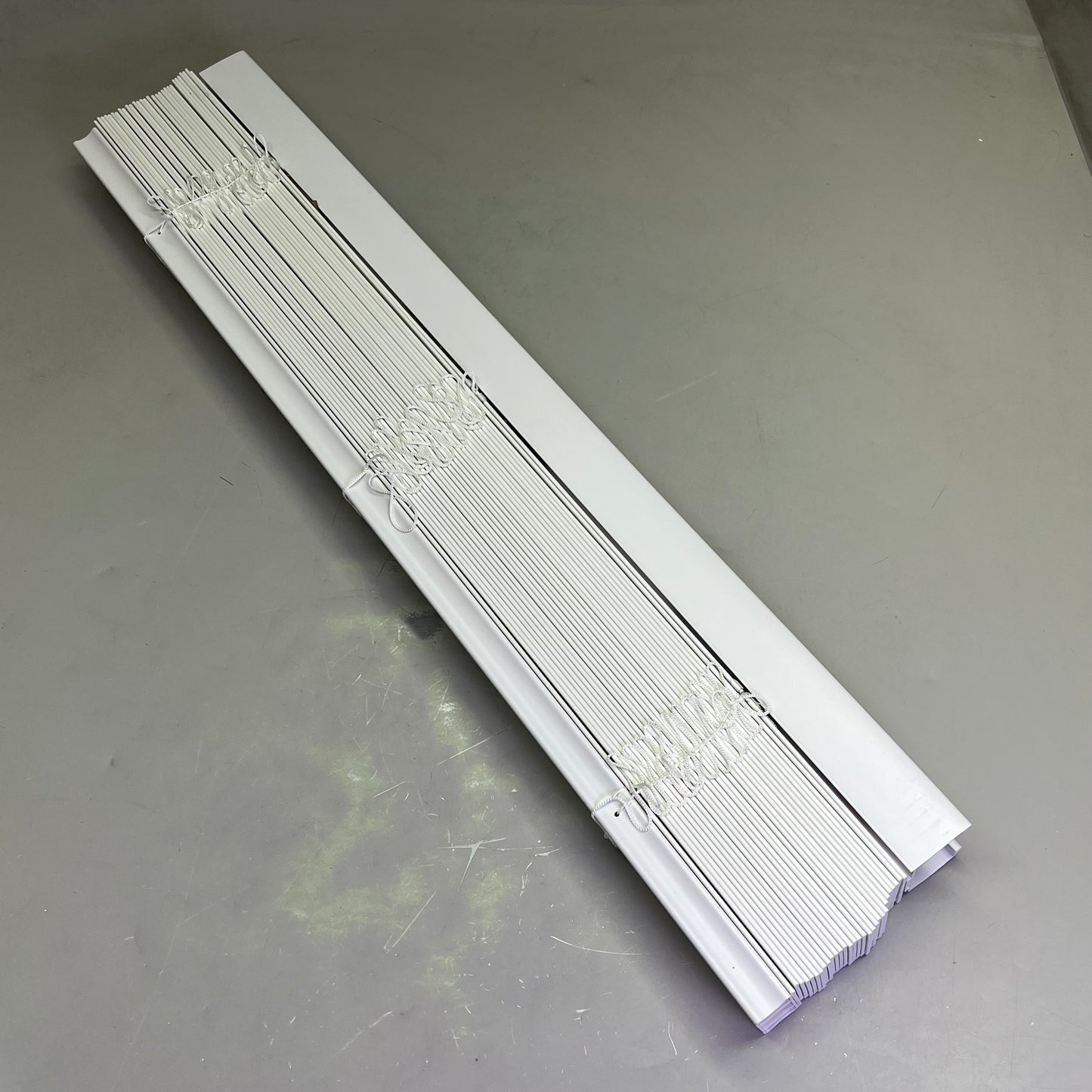 HOME DECORATORS COLLECTION Cordless Faux Wood Blinds 2.5"x 35"Wx48"L White