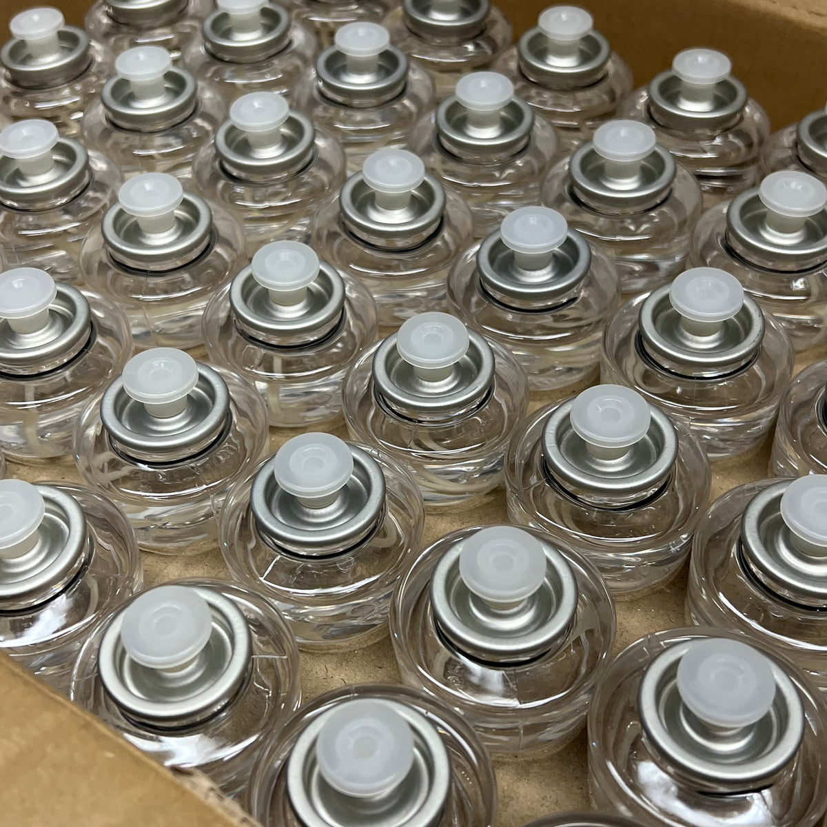 THE LEO LIGHT (144 PACK) Liquid Light Oil Candles 12hr Burn 1.27x1.98" Clear
