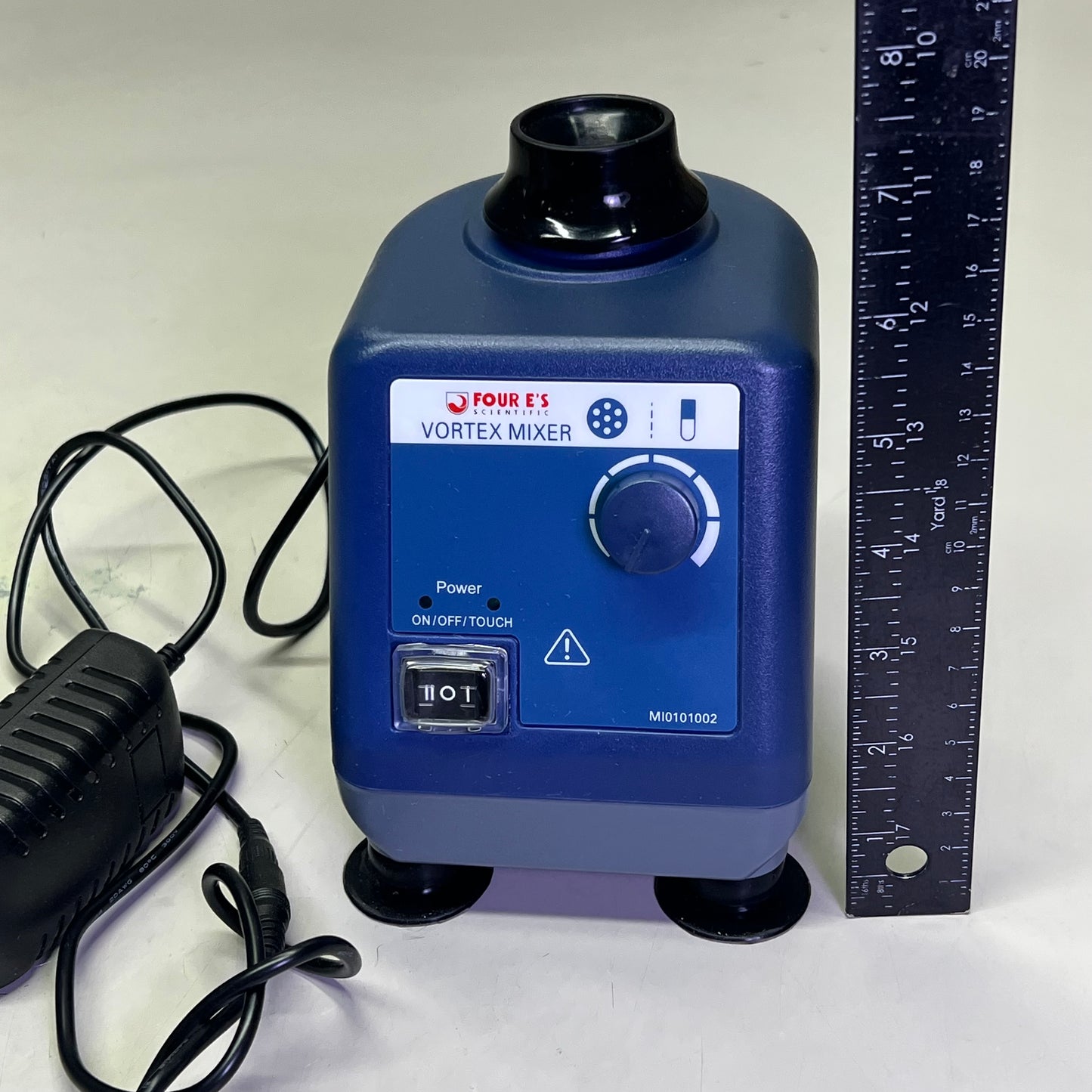 FOUR E'S Variable Speed Vortex Mixer Aluminum Housing 0-3000RPM MI0101002 (Used)