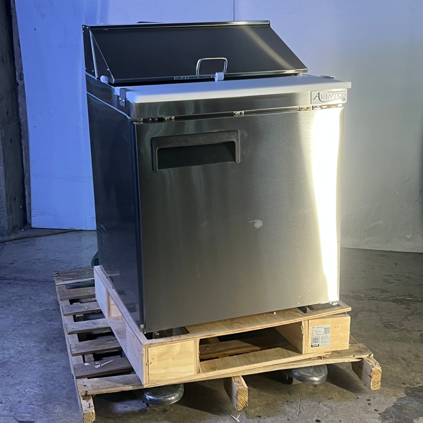 ZA@ AVANTCO 27" 1 Door Refrigerated Sandwich Prep Table 178APT27HC (New Other, Minor Damage)