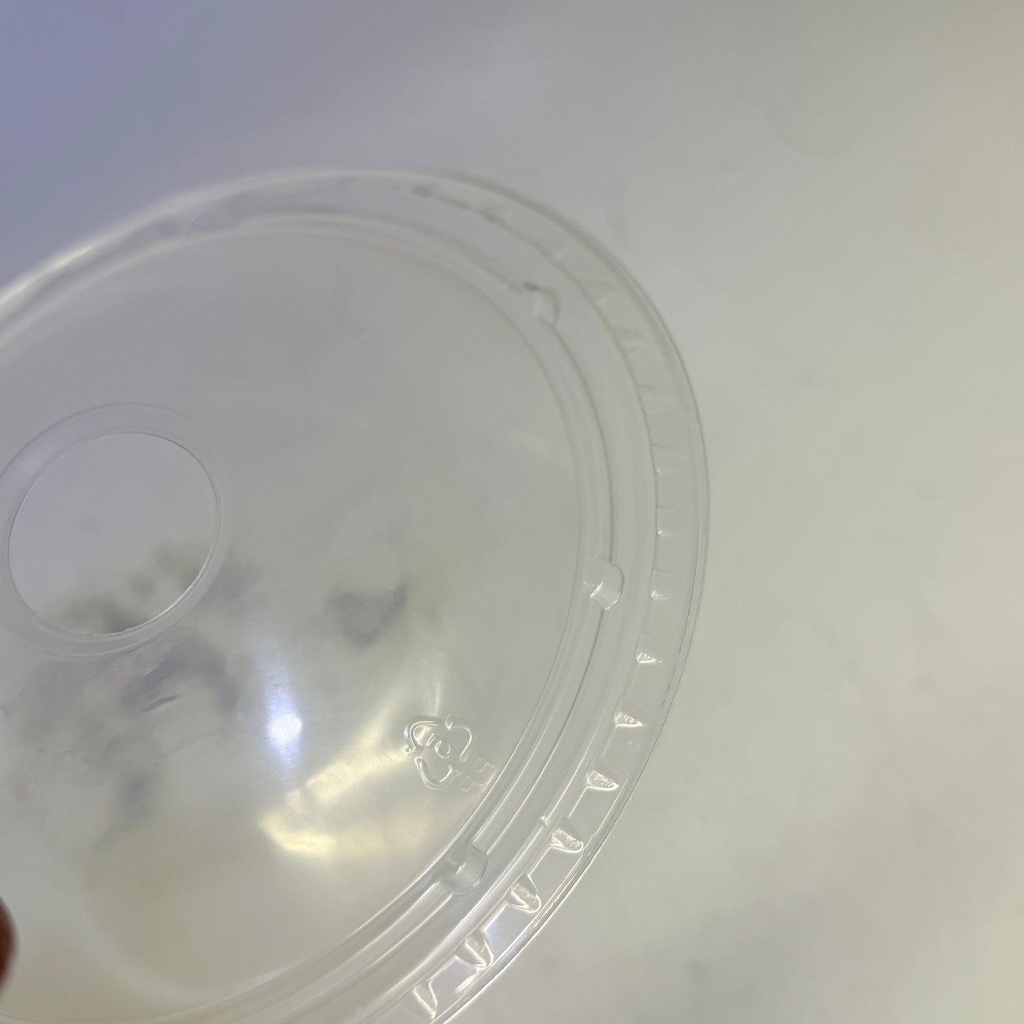 ZA@ PACTIV EVERGREEN (1000 PACK) Dome Lids W/ Hole 16, 24, 26 oz Clear 125572052