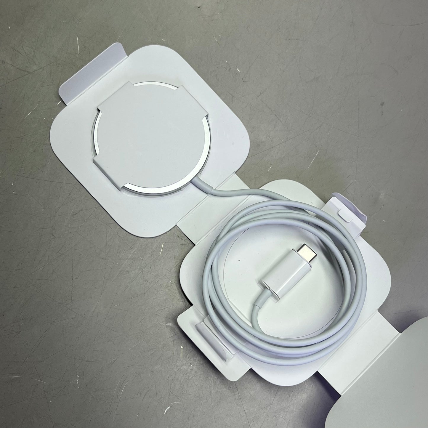 APPLE MagSafe Wireless iPhone Charger 3' Cable White MHXH3AM/A (Return)