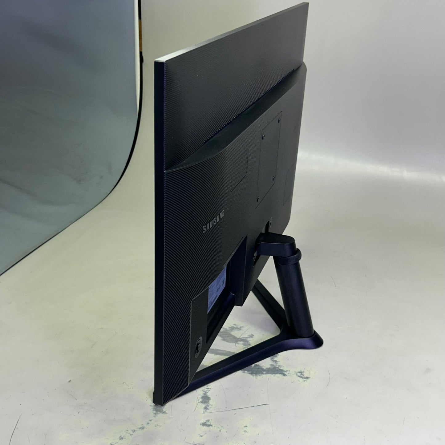 SAMSUNG Essential Monitor w/ Borderless Design 32" Black S3-32 (New Other (Open Packaging))