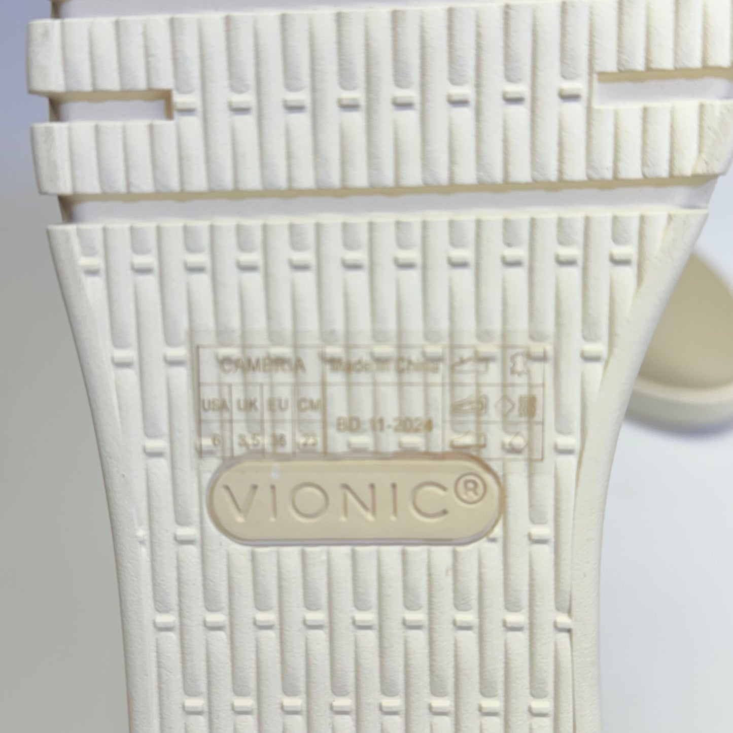 VIONIC Cambria Slip On Sneaker Leather Vio Motion Sz 6M Oatmel New