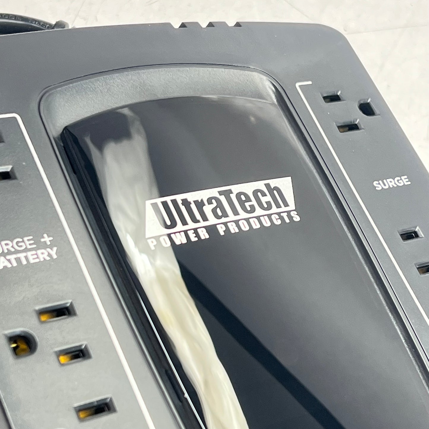 ULTRATECH Battery Backup Line-interactive Compact Ups 12 Outlet 0E-825V12VRD