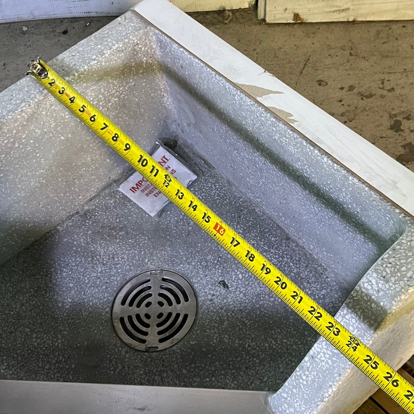 ZA@ Pallet of FIAT PRODUCTS Sink Sz 24" x 24" x 12"H