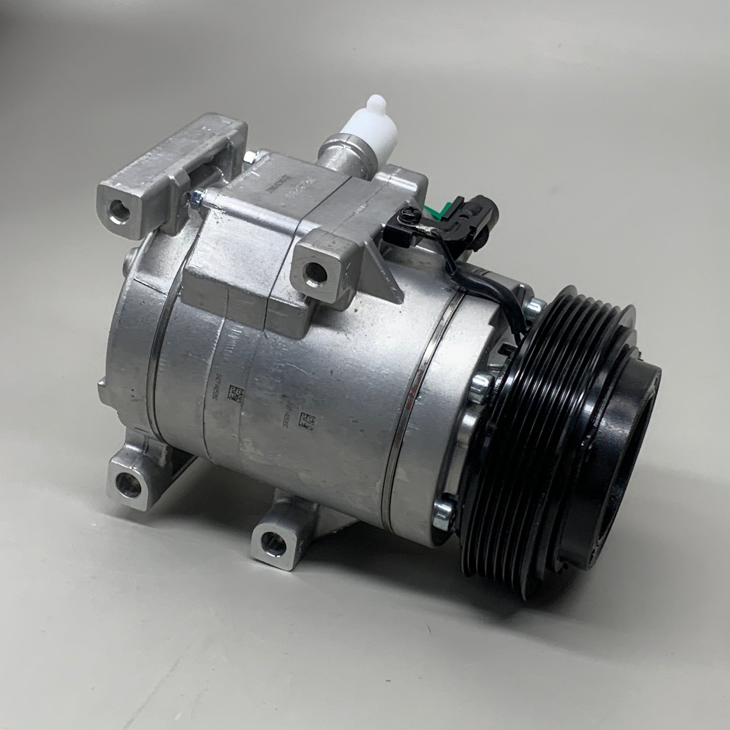 DENSO A/C Compressor With Clutch Bolt Tangent Mounting 05323 471-6041