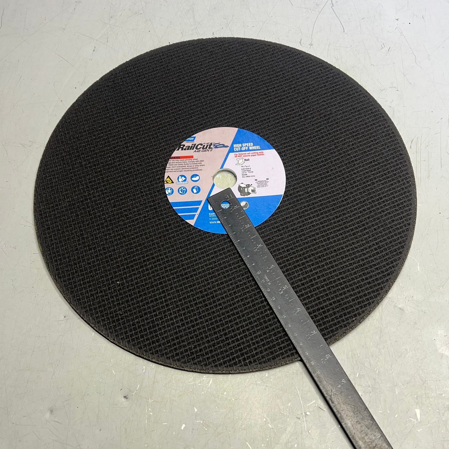 NORTON (2 PACK) RailCut X Coarse Grit Cut-Off Wheel 16" X 1/8" X 1" 66253335024