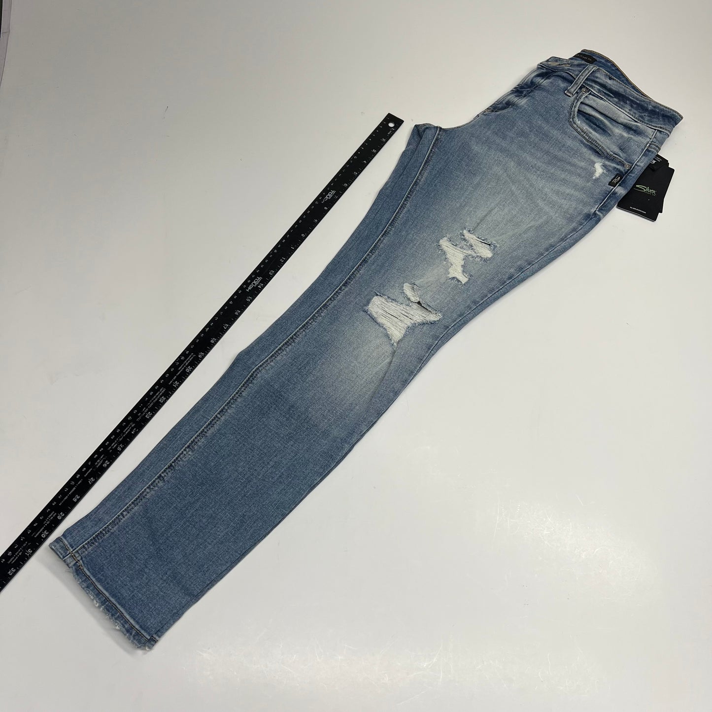 SILVER JEANS CO Boyfriend Mid Rise Distressed Jeans Women's Sz 30/29 Light Wash