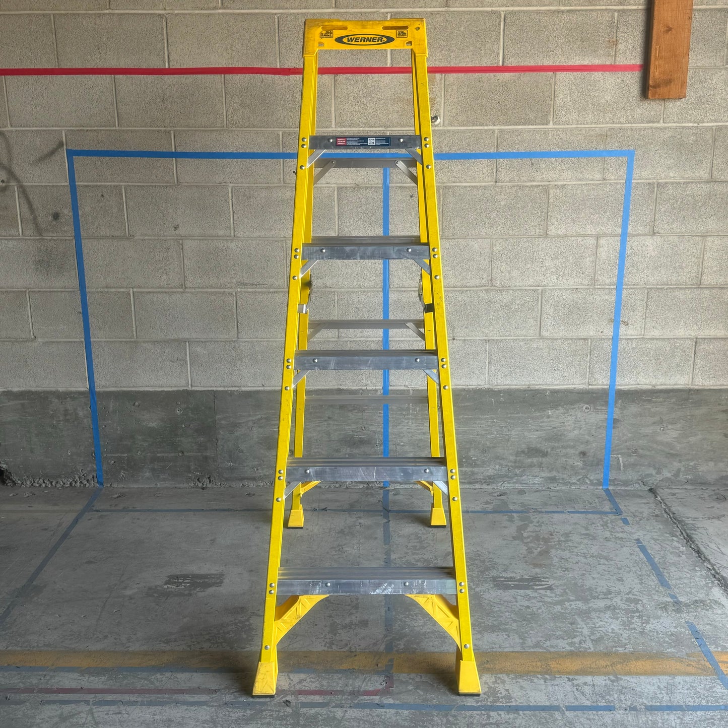 WERNER Fiberglass Single-Sided 6' Step Ladder w/ 375 lb Capacity Yellow 6306