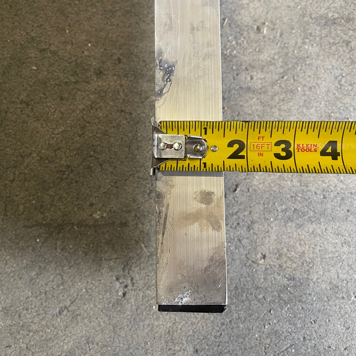 KRAFT TOOL CO. Magnesium Screed 216”x1 1/2”x3 1/2” CC619