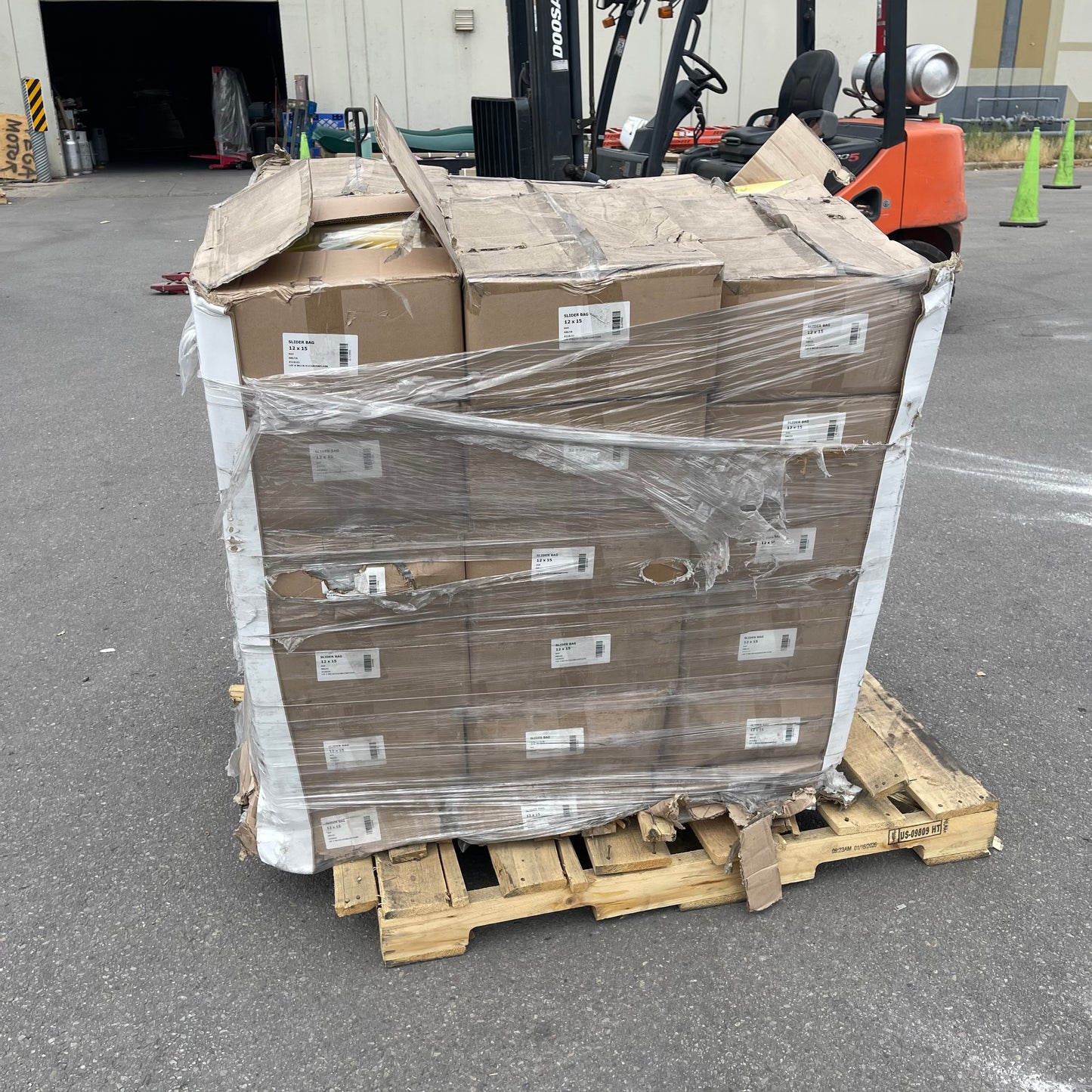 ZA@ Pallet of Plastic Ziplock Slider Bags with Antineoplastic Drug Label 12"x15" (BAGS ONLY)