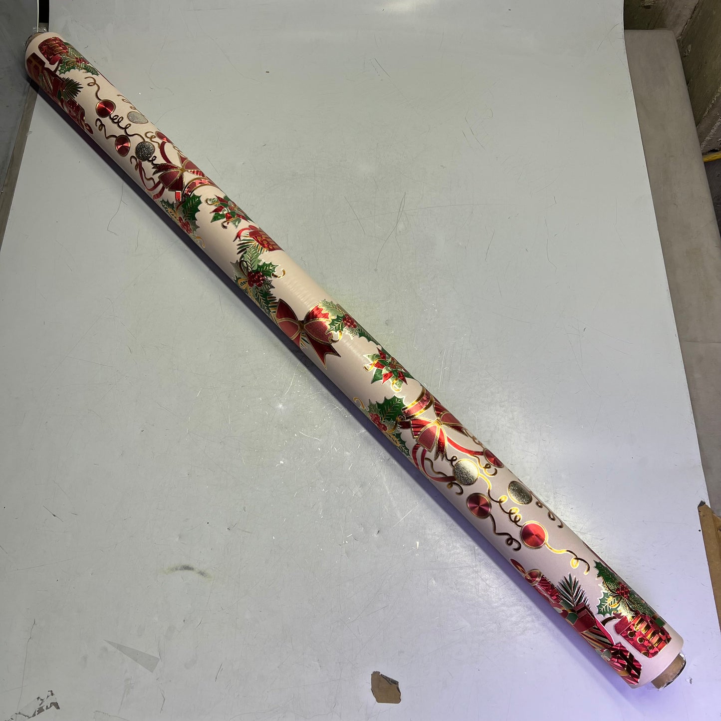 Christmas Wreath Poinsettia & Presents Table Cloth 54"x60' Tan/Red/Green CC8364