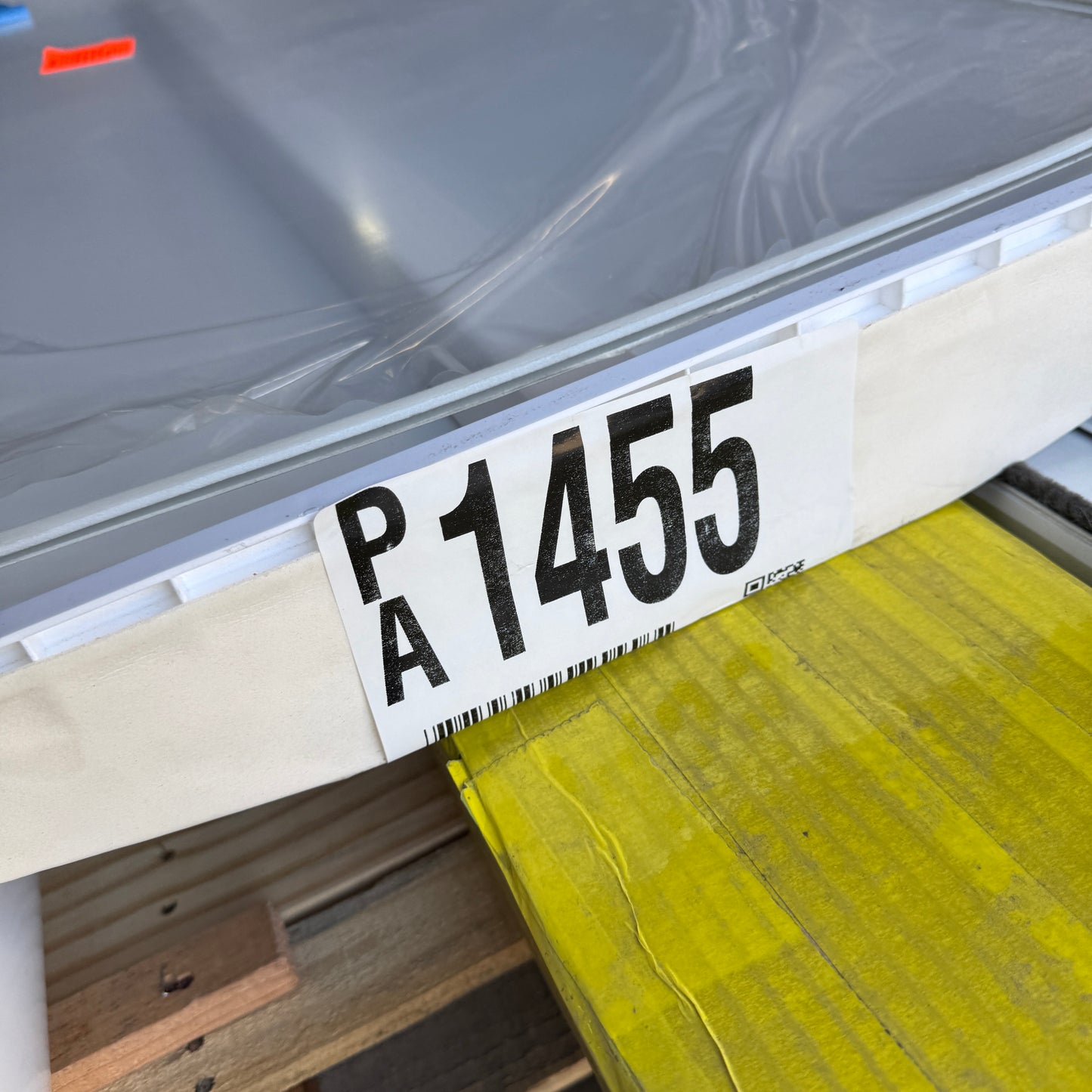 ZA@ Pallet of MIXED Rolls of Thick Blue Vinyl, Clear Vinyl, Pocket Door Frame, Lighting, & MORE! (AS-IS)