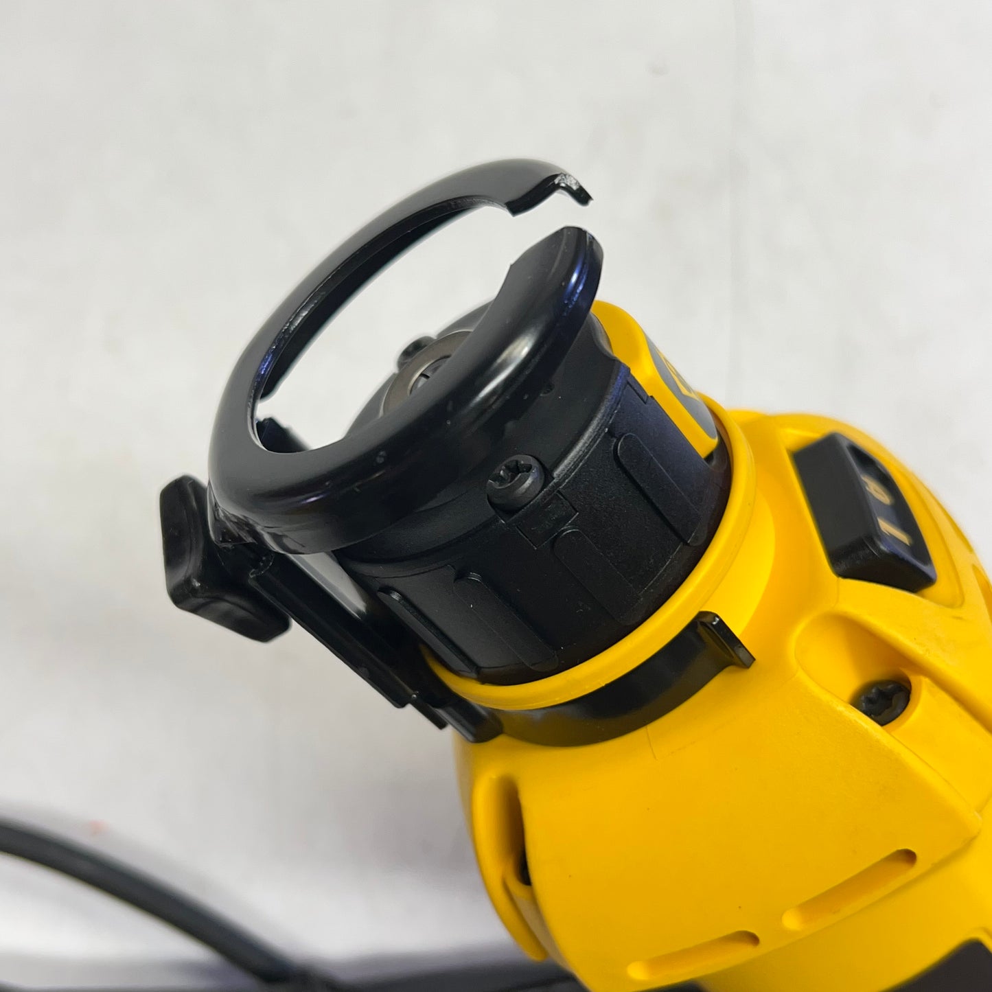 DEWALT Heavy Duty Cut-out Tool W/ Dust Shield  5Amp 30,000RPM Black/Yellow DW660