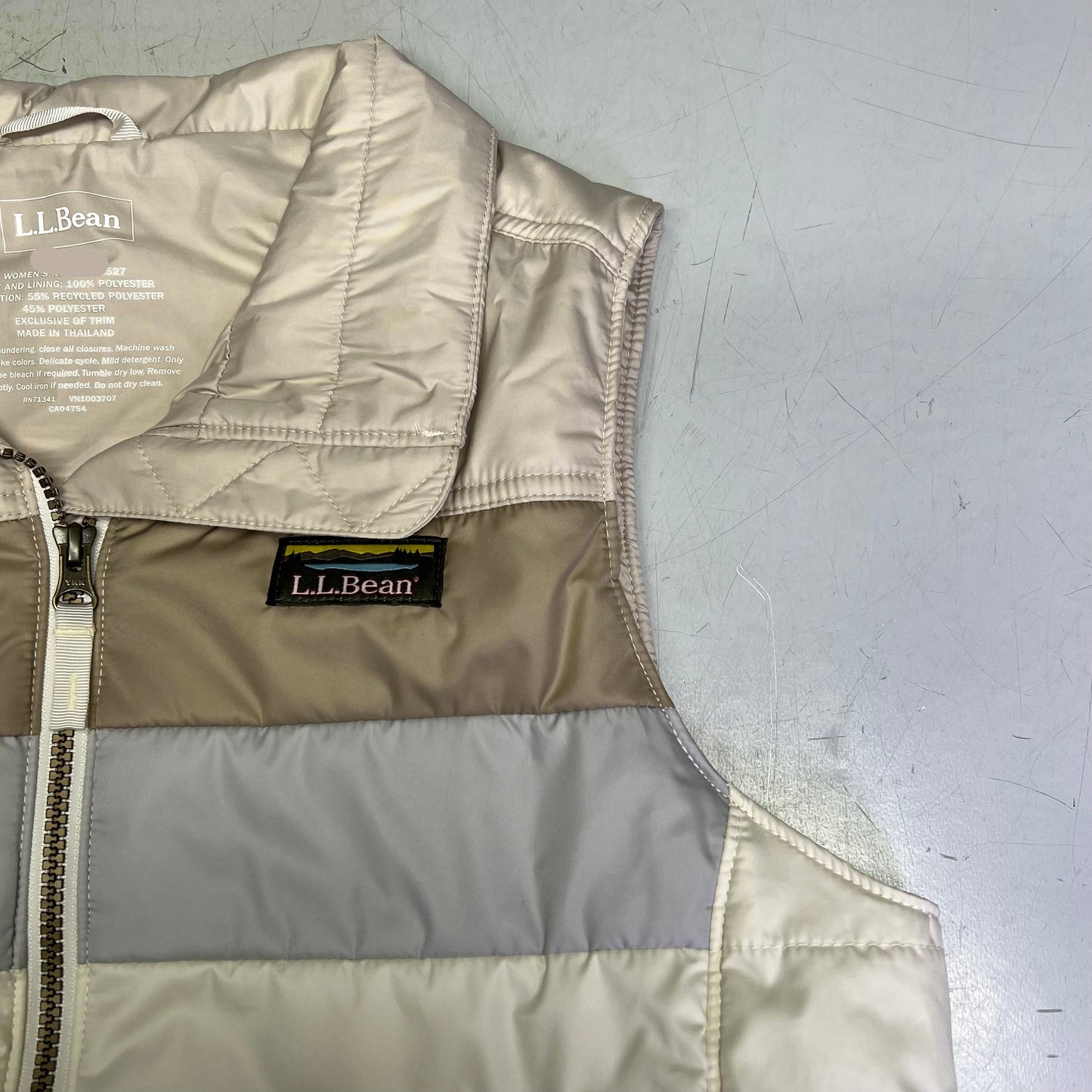 L.L. BEAN Mountain Classic Puffer Vest Women's Sz L Reg Shore/Paperwhite 513527