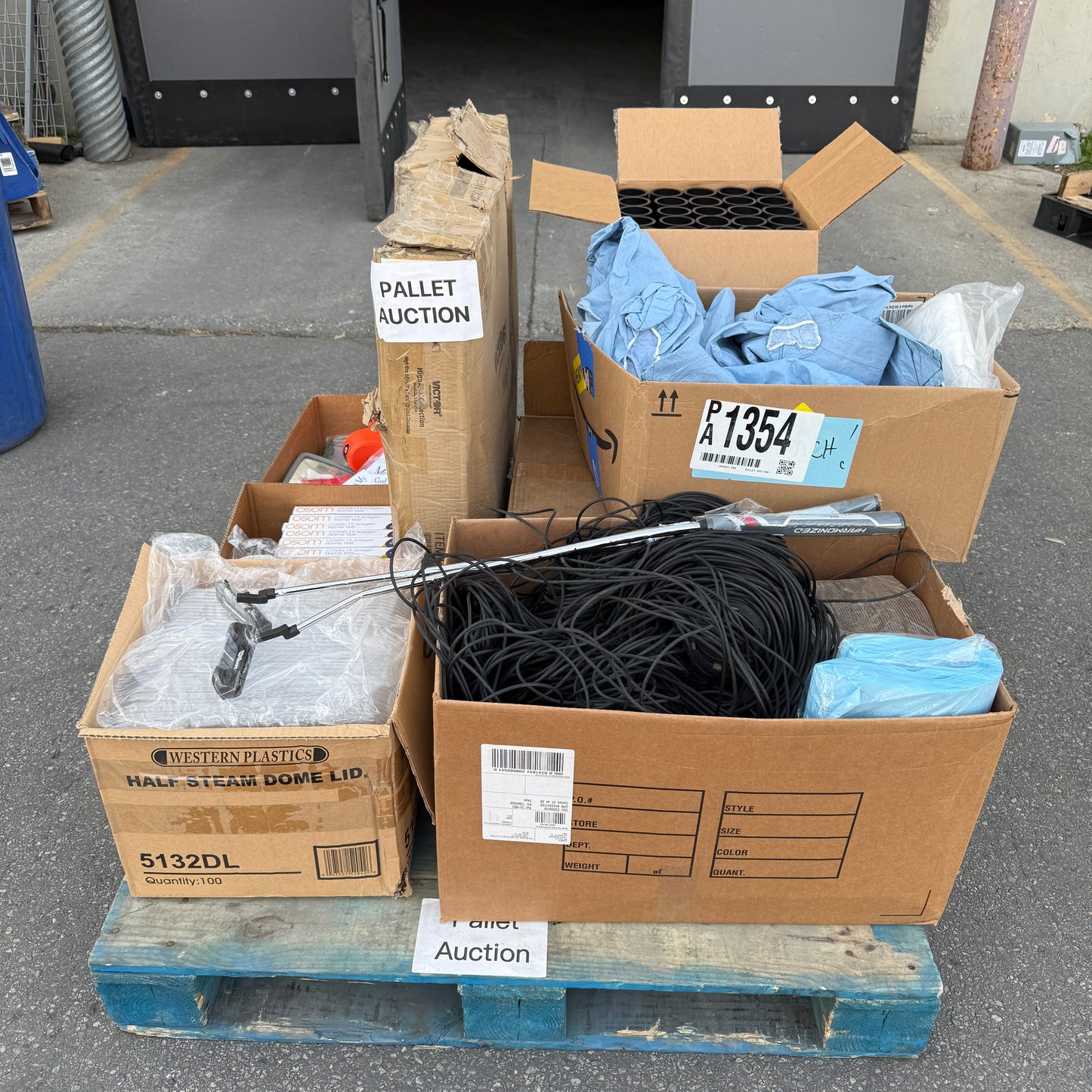 ZA@ Pallet of MIXED Rubber Trim, Plastic Pipes, Coveralls, Broken Putters, & MORE! (AS-IS)