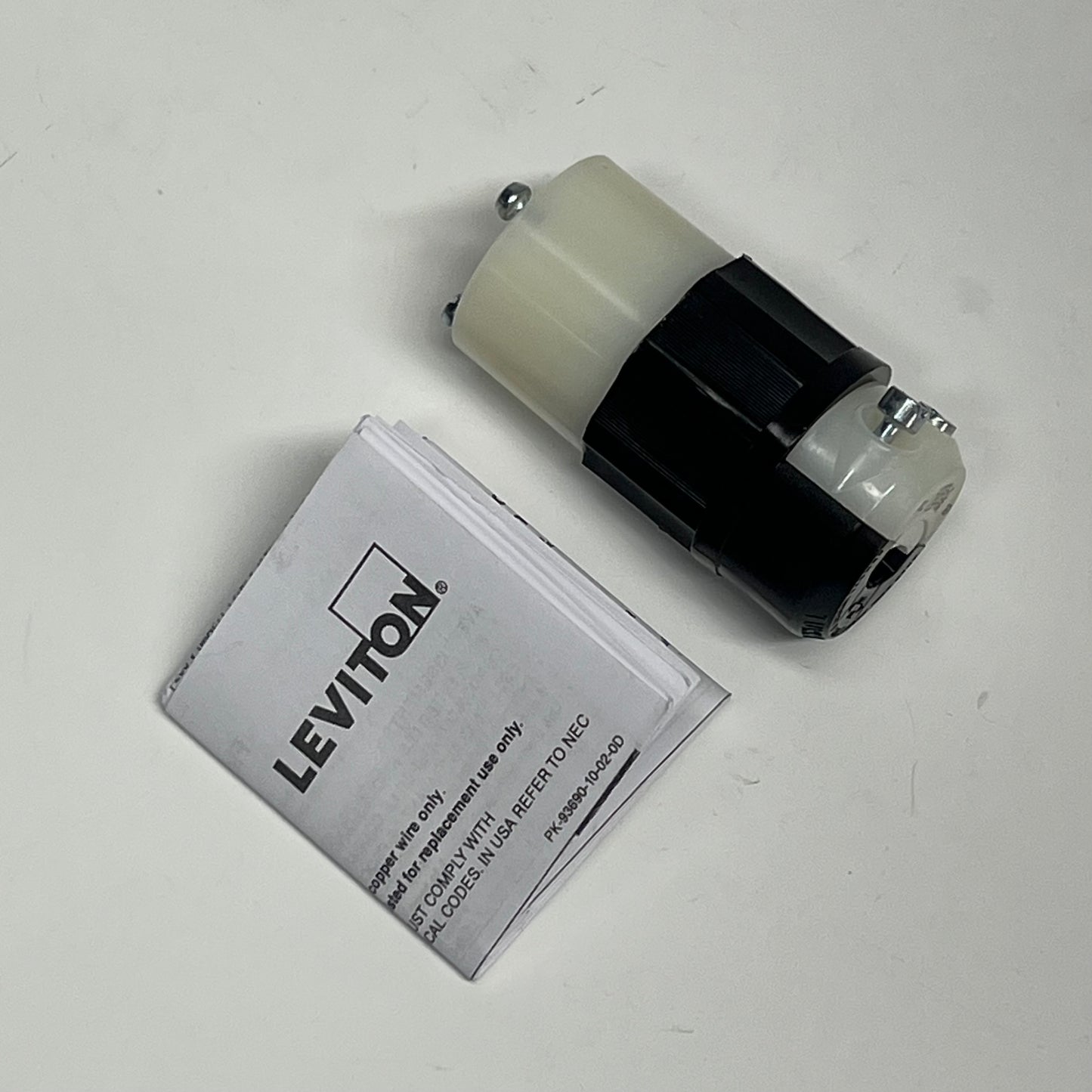 LEVITON Locking Connector Industrial Grade  15 Amp 125 Volt Black 165-4729-C