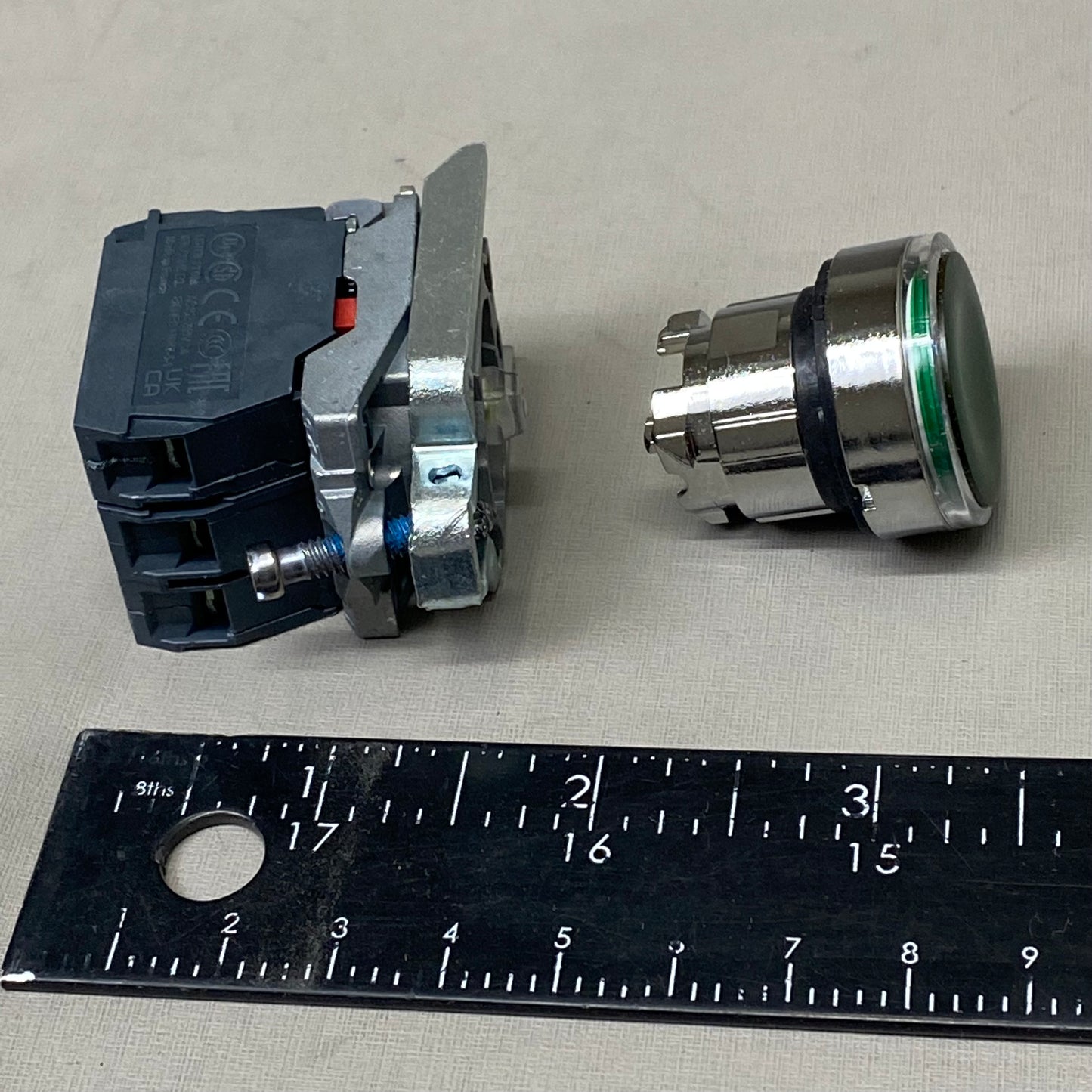 SCHNEIDER ELECTRIC Illuminated Push Metal Universal LED Button 22MM Green XB4BW33G5