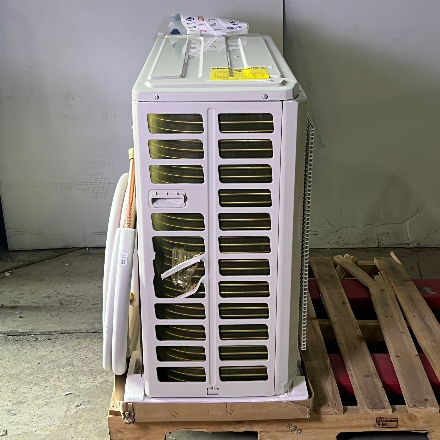 MRCOOL Heat Pump Air Conditioner 36000 BTU White A36HPWMAH230C (New Other, Aesthetic Damage)