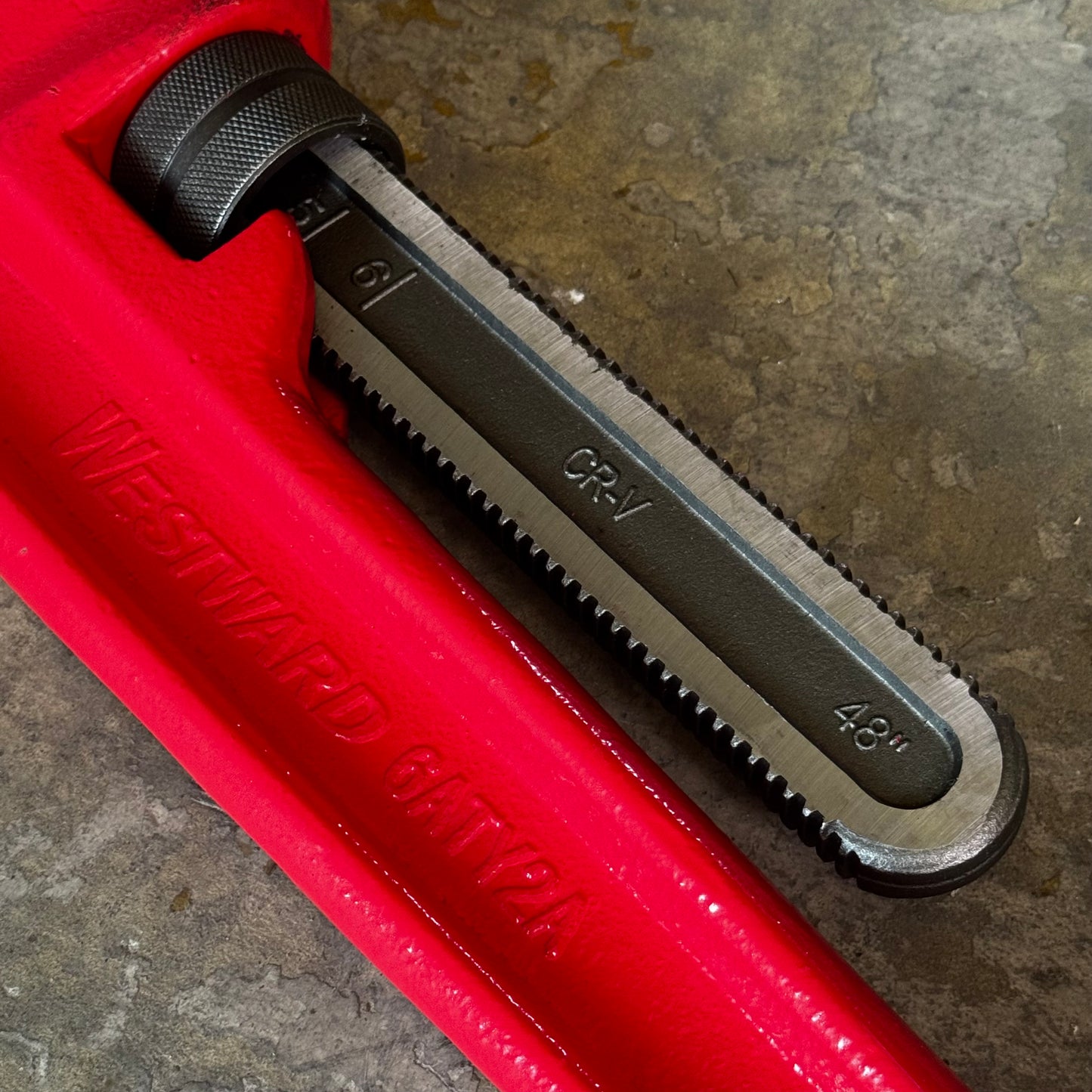WESTWARD Cast Iron Pipe Wrench 6" Jaw x 48" Long Red 6ATY2A