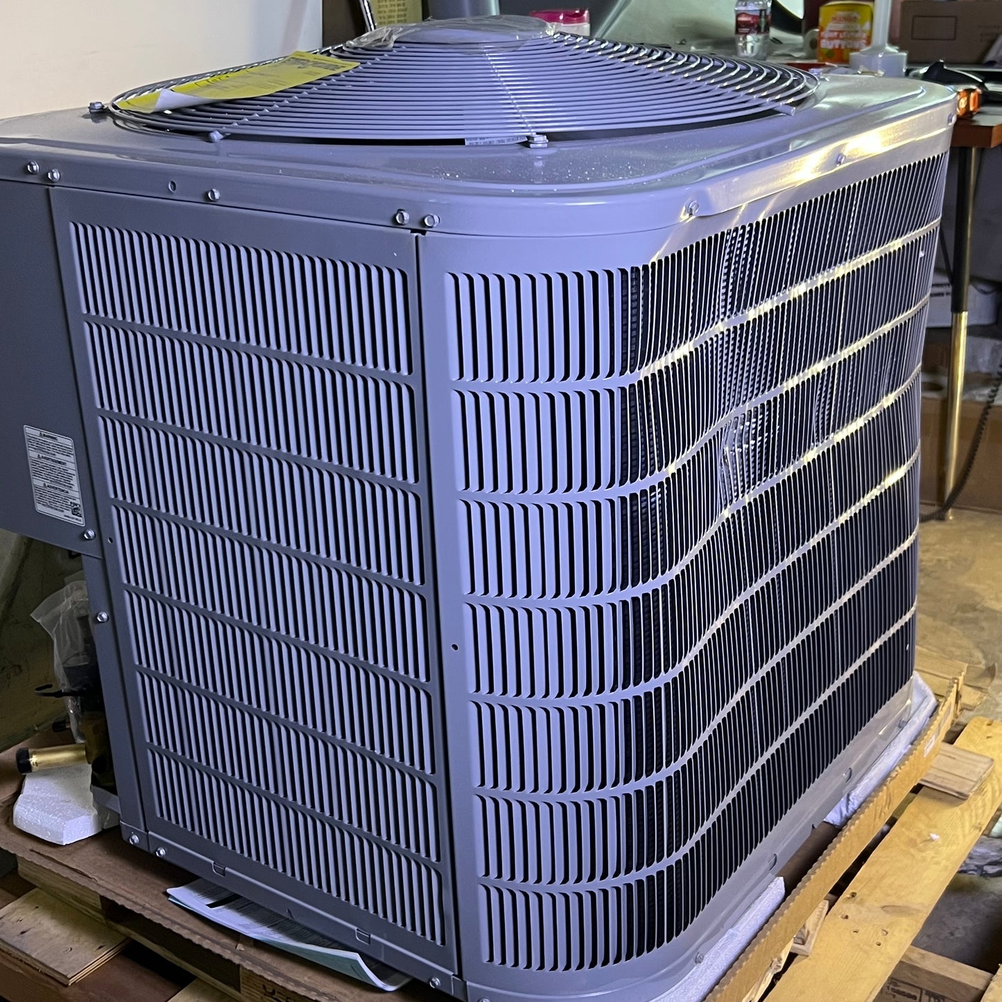 ZA@ CARRIER Air Conditioner Condensing Unit 208/230V 24SPA648W003 (AS-IS, Damage on One Side Only)