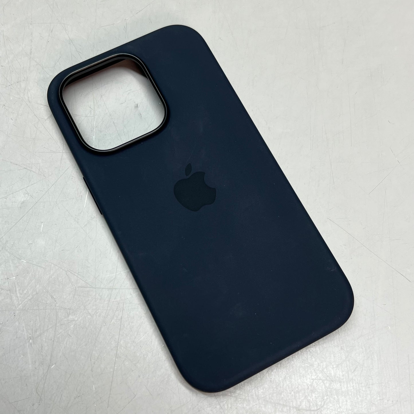 APPLE 14 Pro High Quality Silicone Case W/ MagSafe Midnight  MPTE3ZM/A (Return)