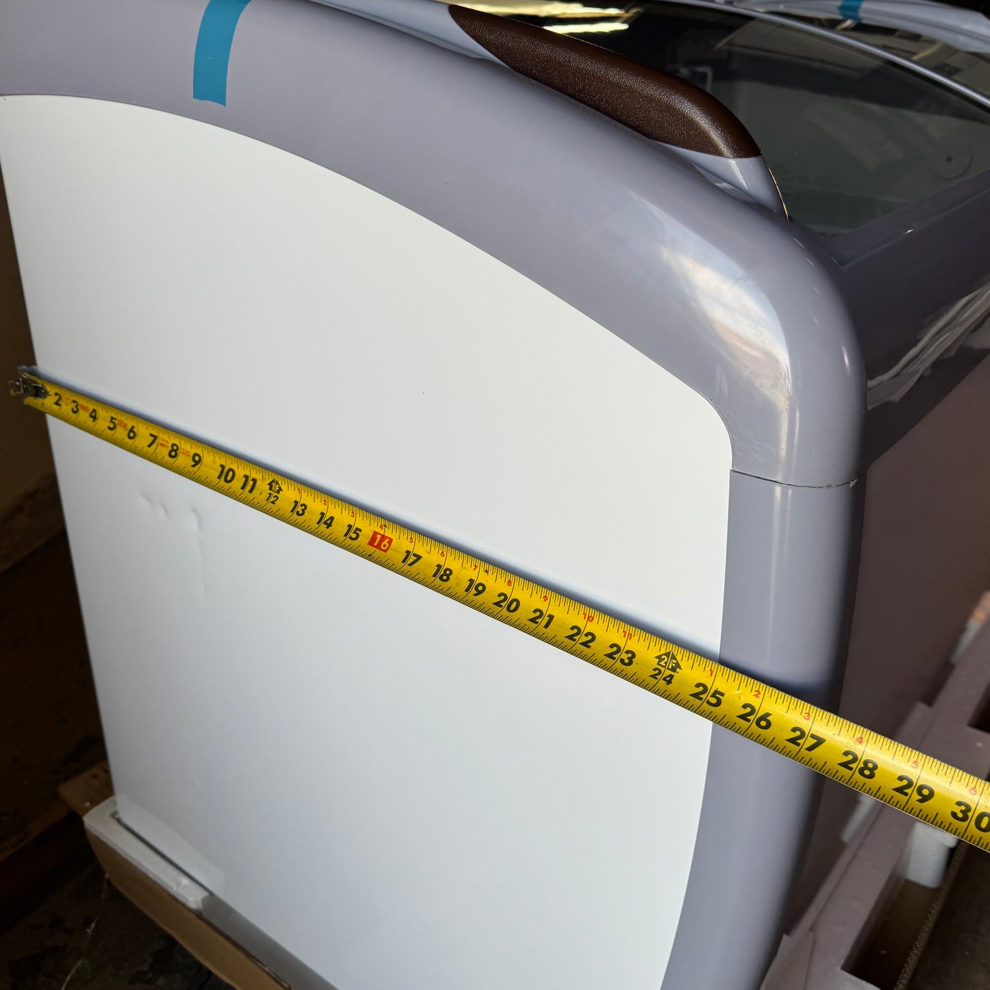 AVANTCO Customizable Curved Top Display Freezer 49-5/8" DFC13-|HCL (As-Is)