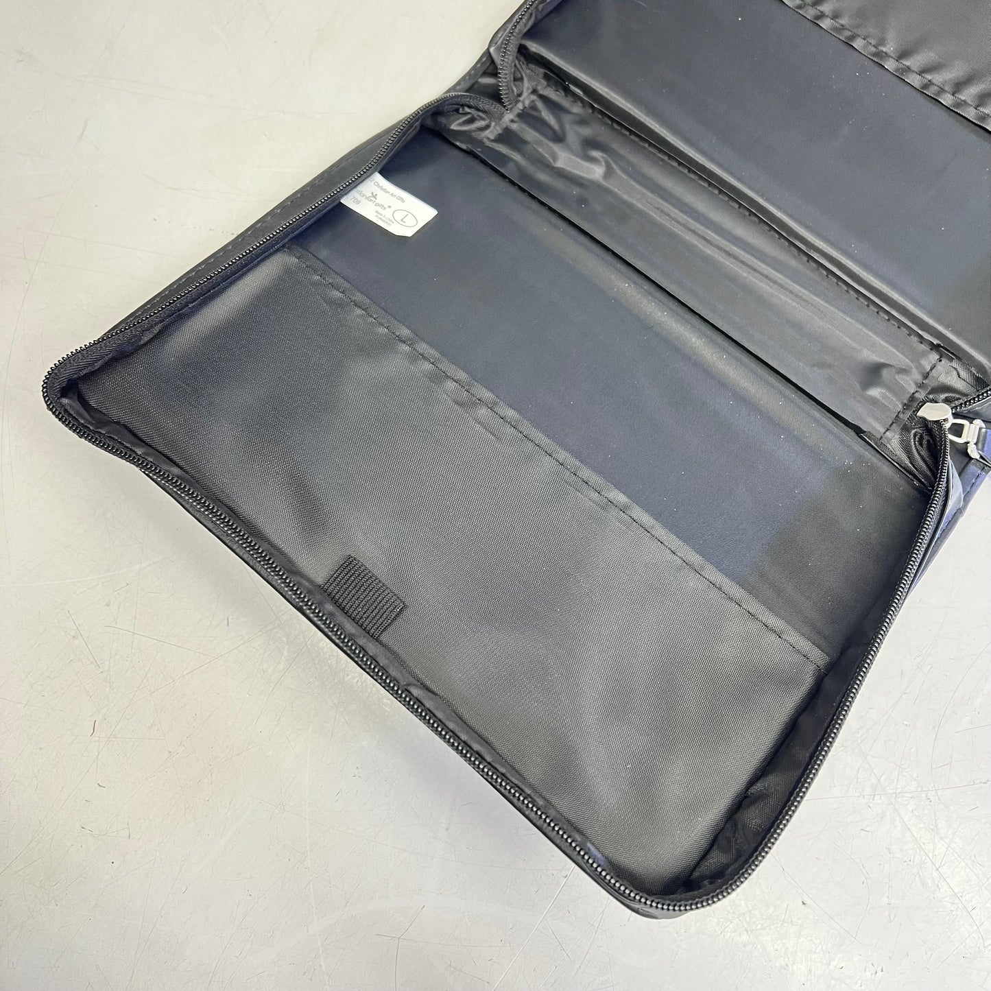 CHRISTIAN ART GIFTS Two-tone Faux Leather Case Bible Cover 7"x10' Grey/Black