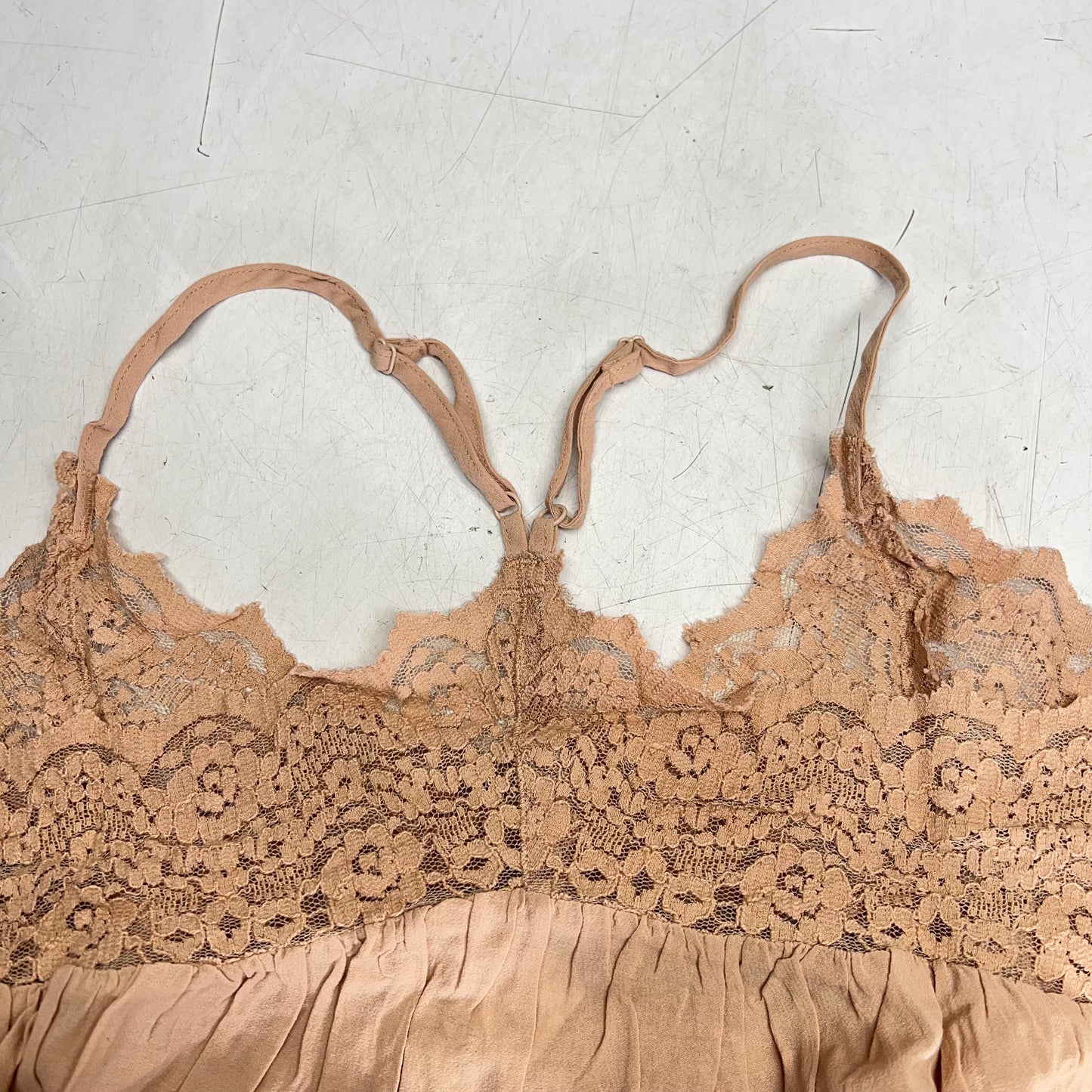 ZA@ FREE PEOPLE Fiona Lace Trim Slip Dress Women's Sz S Blush Sand 102276042 (As-Is, Small Snag on Straps)
