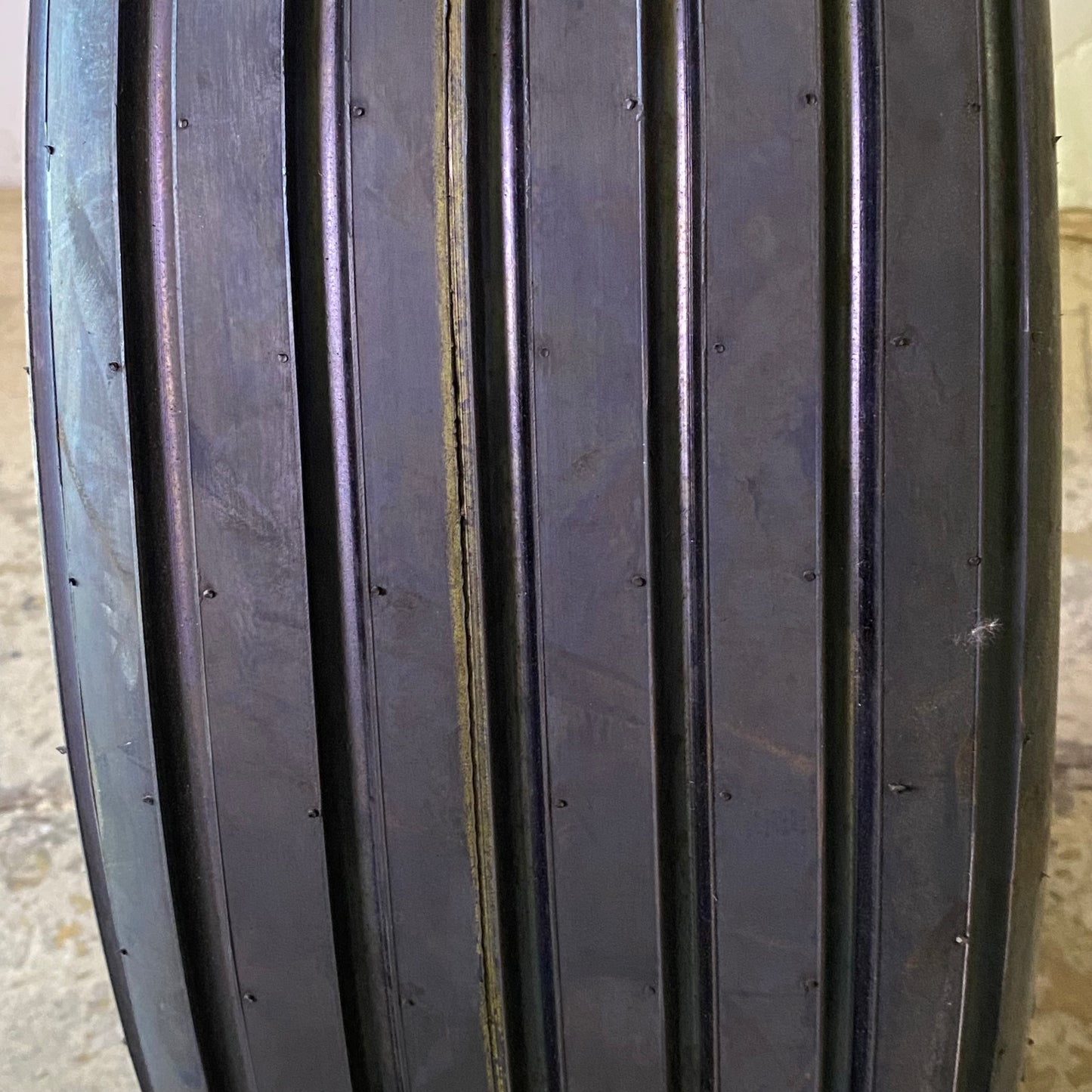 CARLSTAR Tire DOT 52202321 9.5L-15SL Black 6X17713