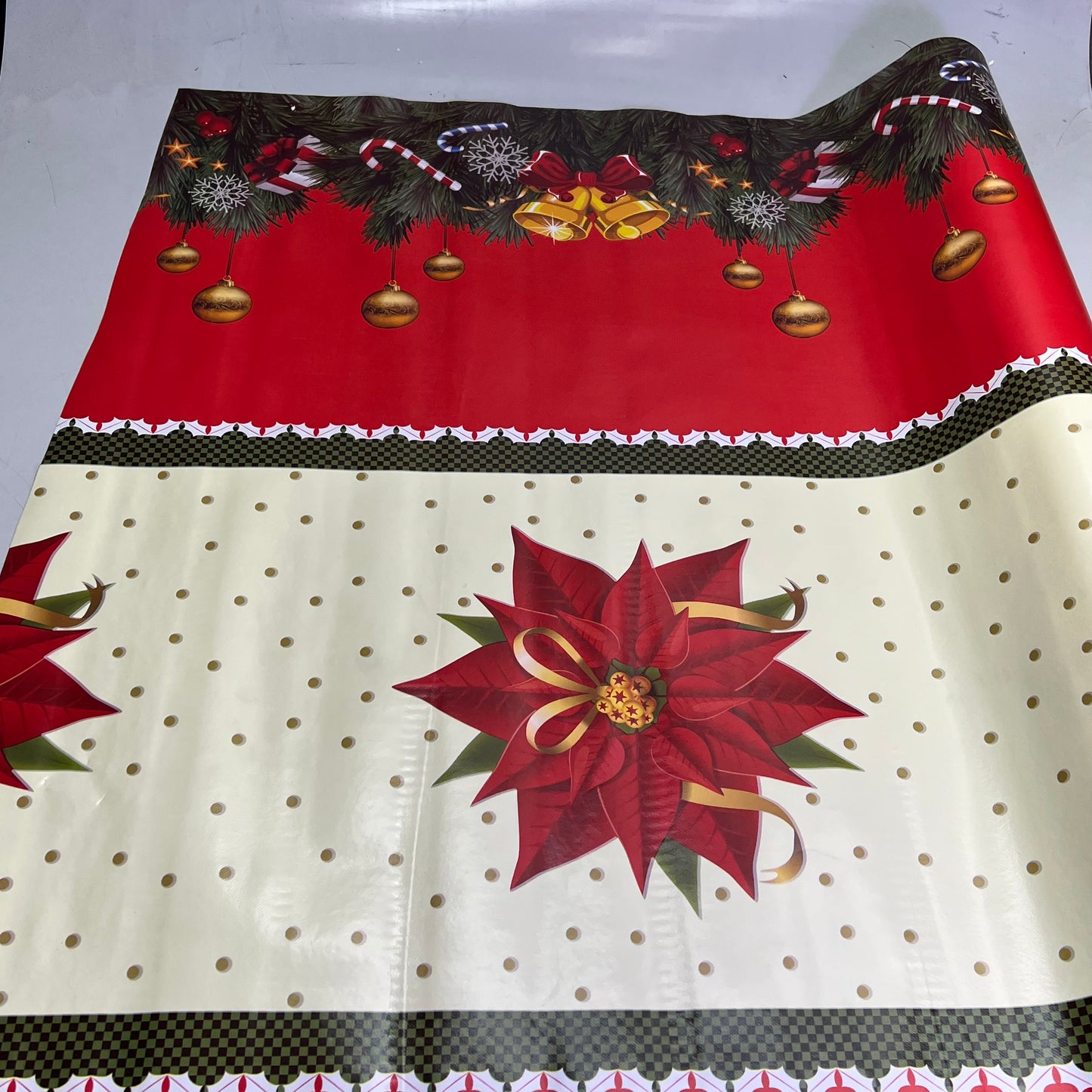 Christmas Poinsettia/Ornaments Pattern Vinyl Table Cloth 20 Yds/60' Red/Green